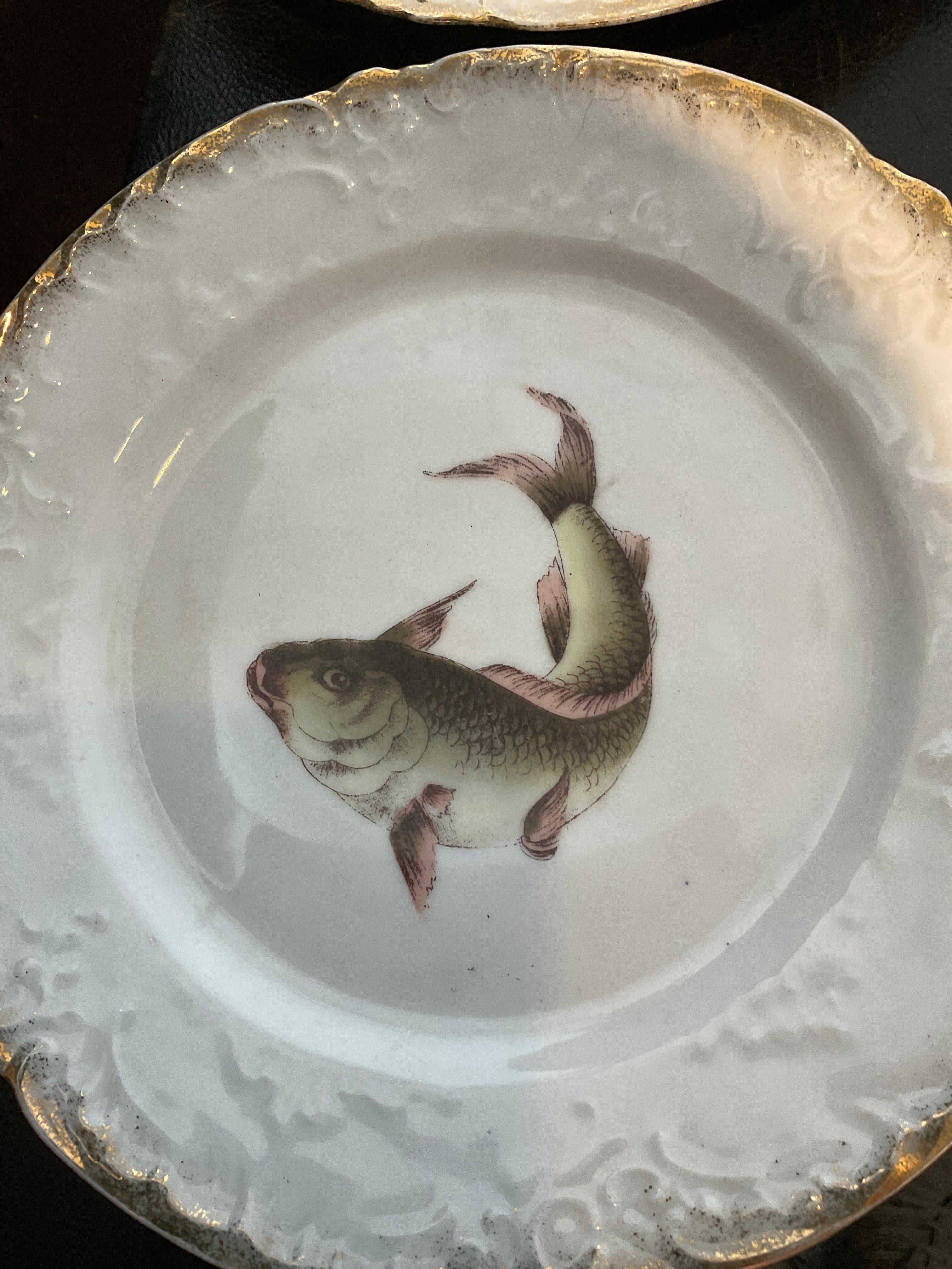 1890s Victoria Carlsbad Juego de Peces de Cerámica Austriaca 11 Piezas en venta 2