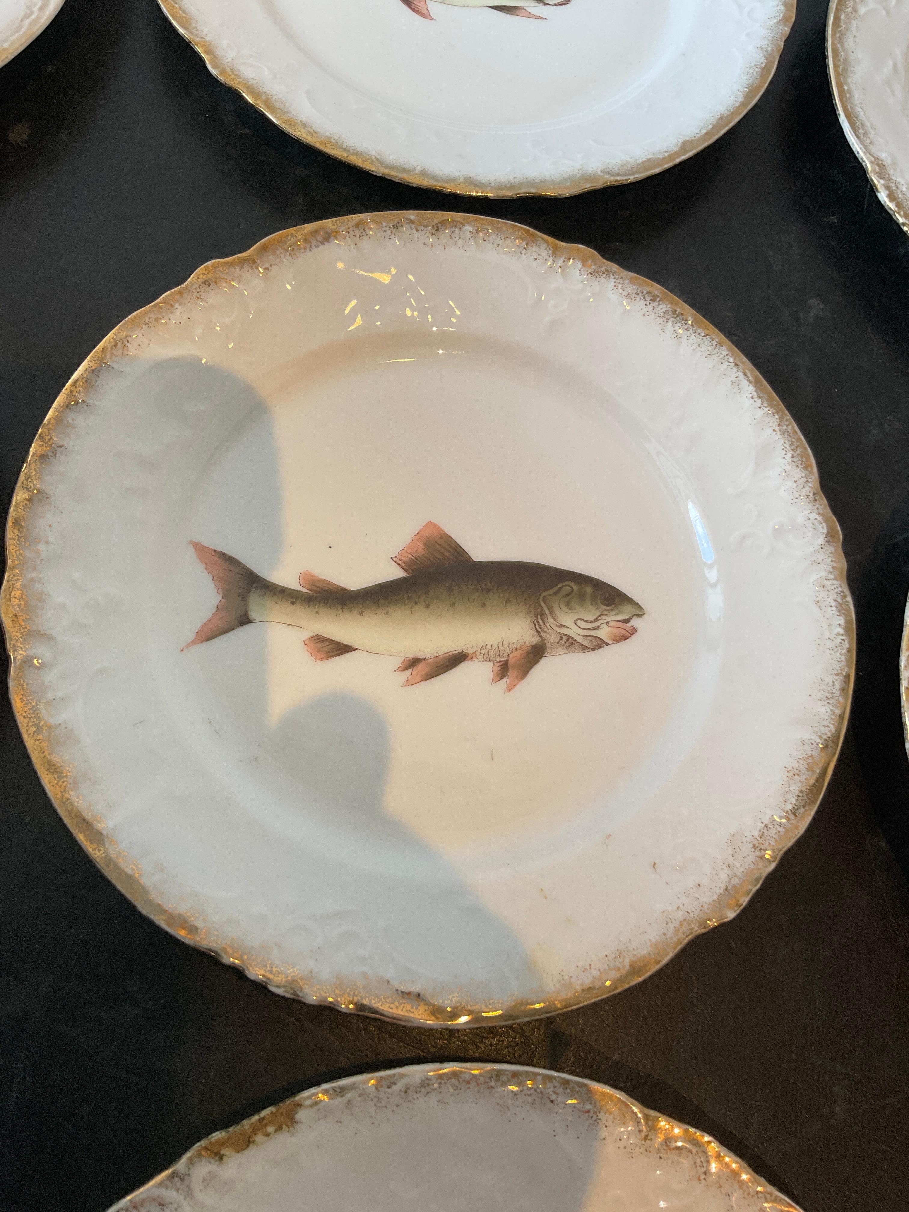 1890s Victoria Carlsbad Juego de Peces de Cerámica Austriaca 11 Piezas en venta 3