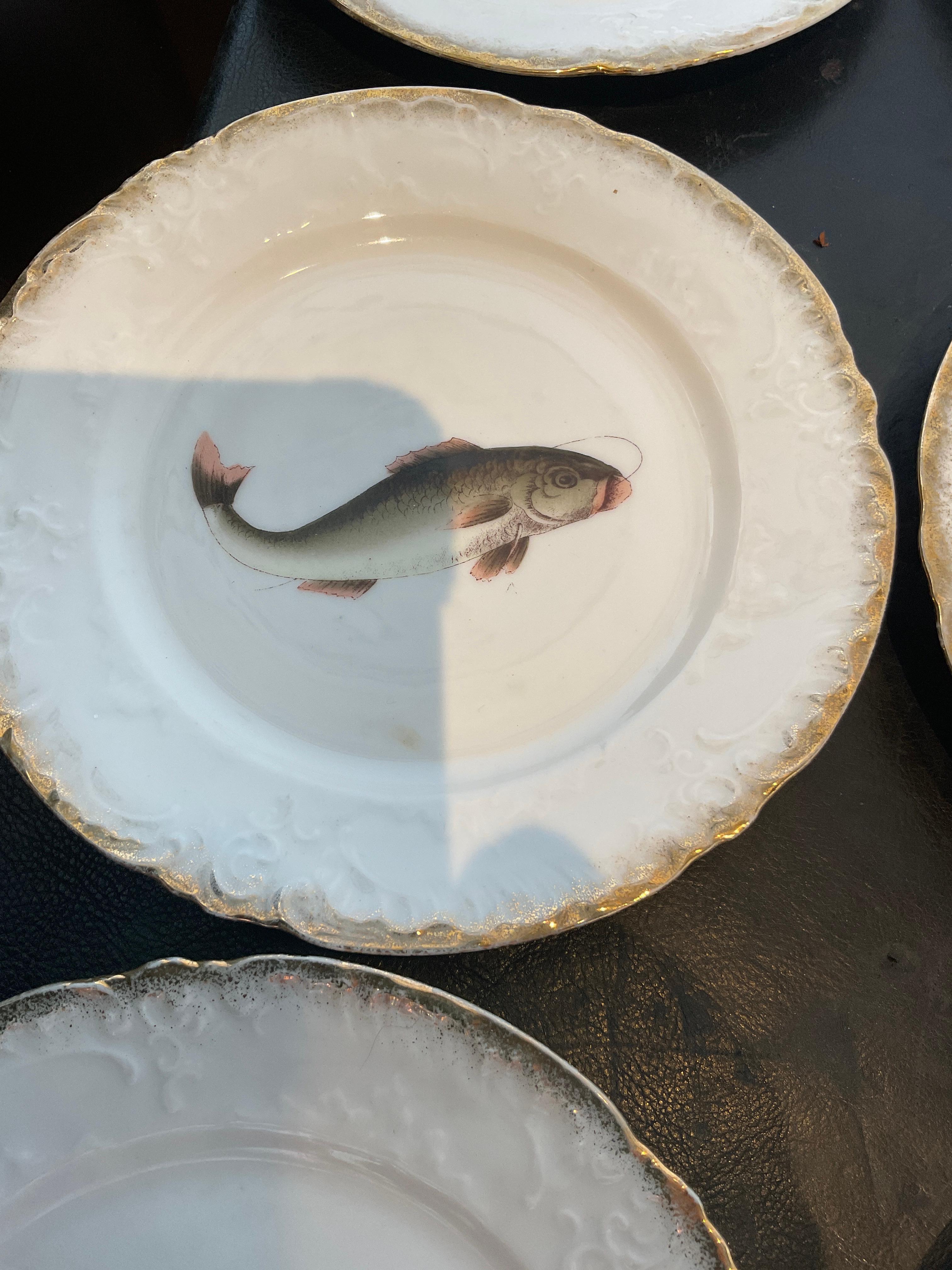 1890s Victoria Carlsbad Juego de Peces de Cerámica Austriaca 11 Piezas en venta 4