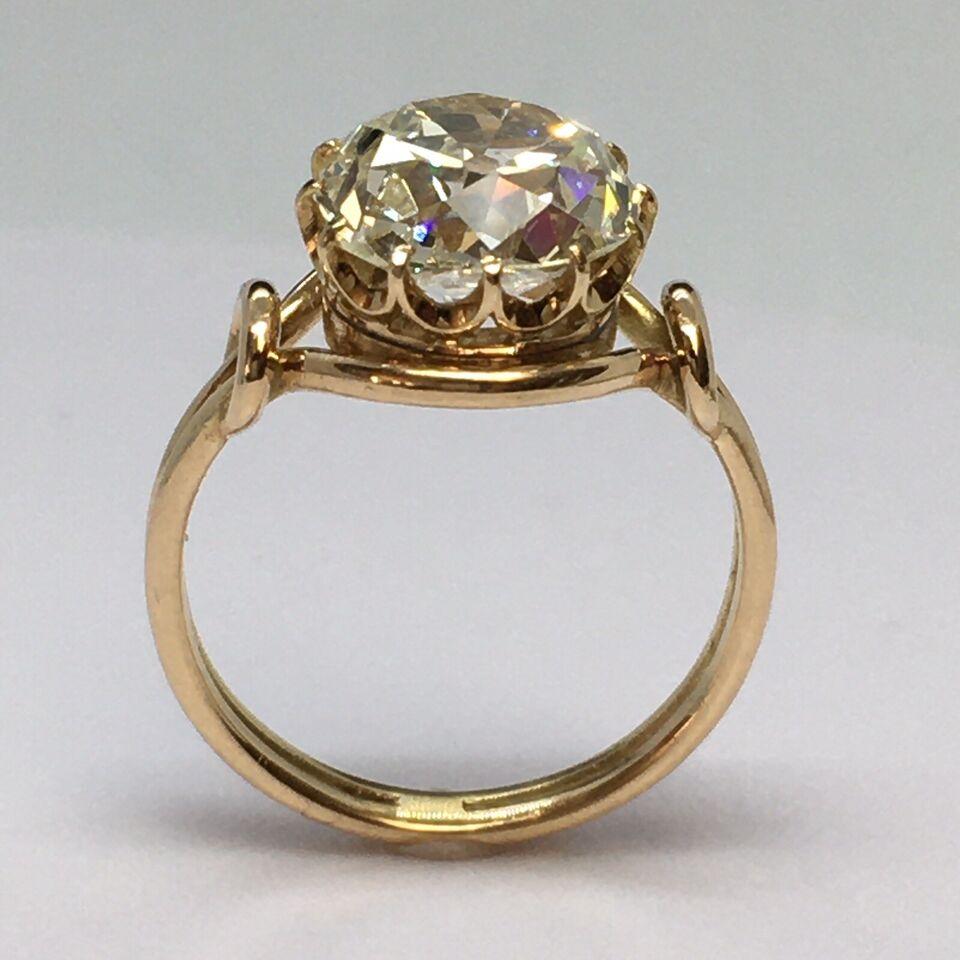 1890s  Victorien 14K 3.67 Ct Diamond Antique Ring Handmade American Size 6.25


Taille 6.25
4,1 grammes
Fait à la main, sans dommage, en bon état 
9,8~9,4 mm de large et 5,4 mm de profondeur
Top-Light couleur argent clair, propre, le certificat EGL
