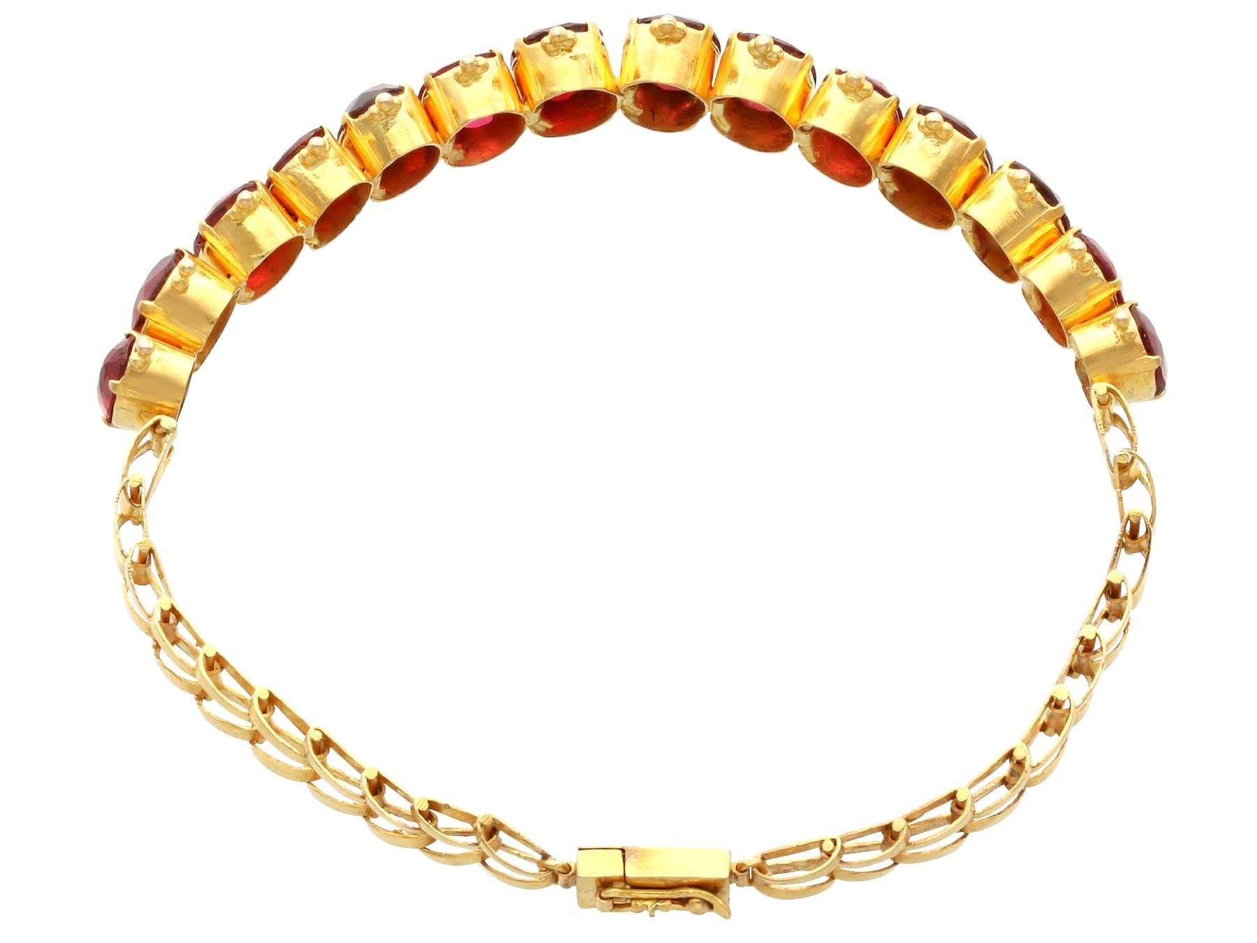 Victorien Bracelet victorien en or jaune 18 carats et spinelle rouge de 23,80 carats, années 1890