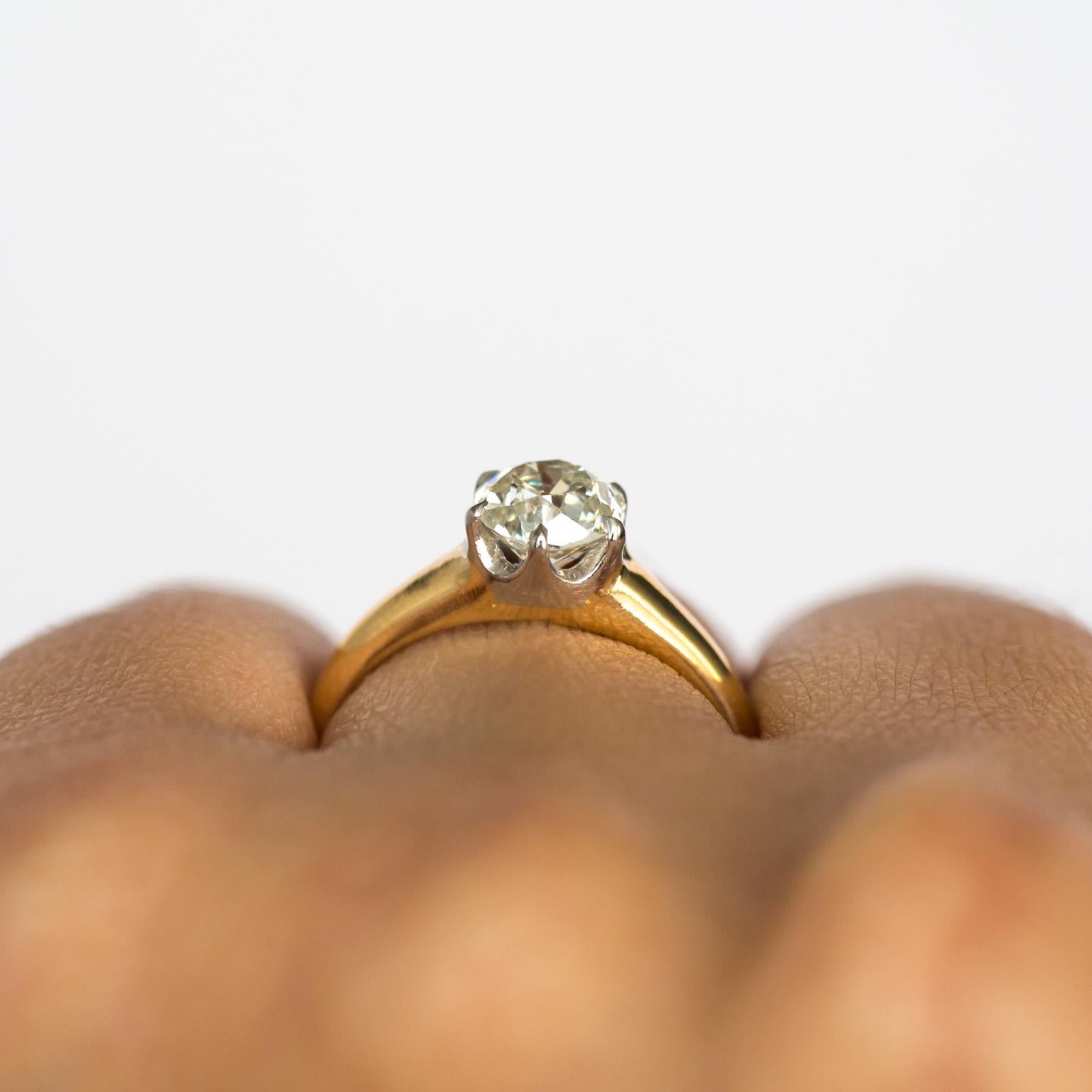 Bague de fiançailles victorienne des années 1890 avec diamant taille coussin antique de 0,94 carat en vente 2