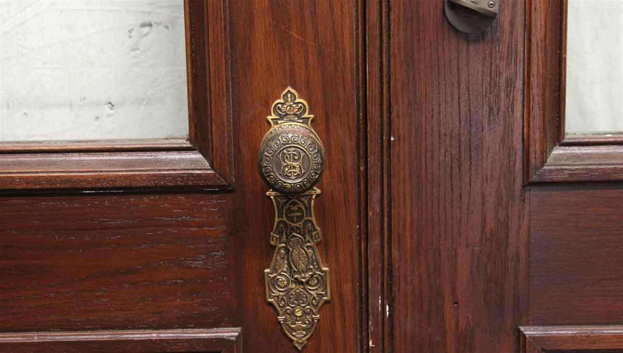 1890s Victorian American Chestnut Double Brownstone Doors with Glass (amerikanisch)