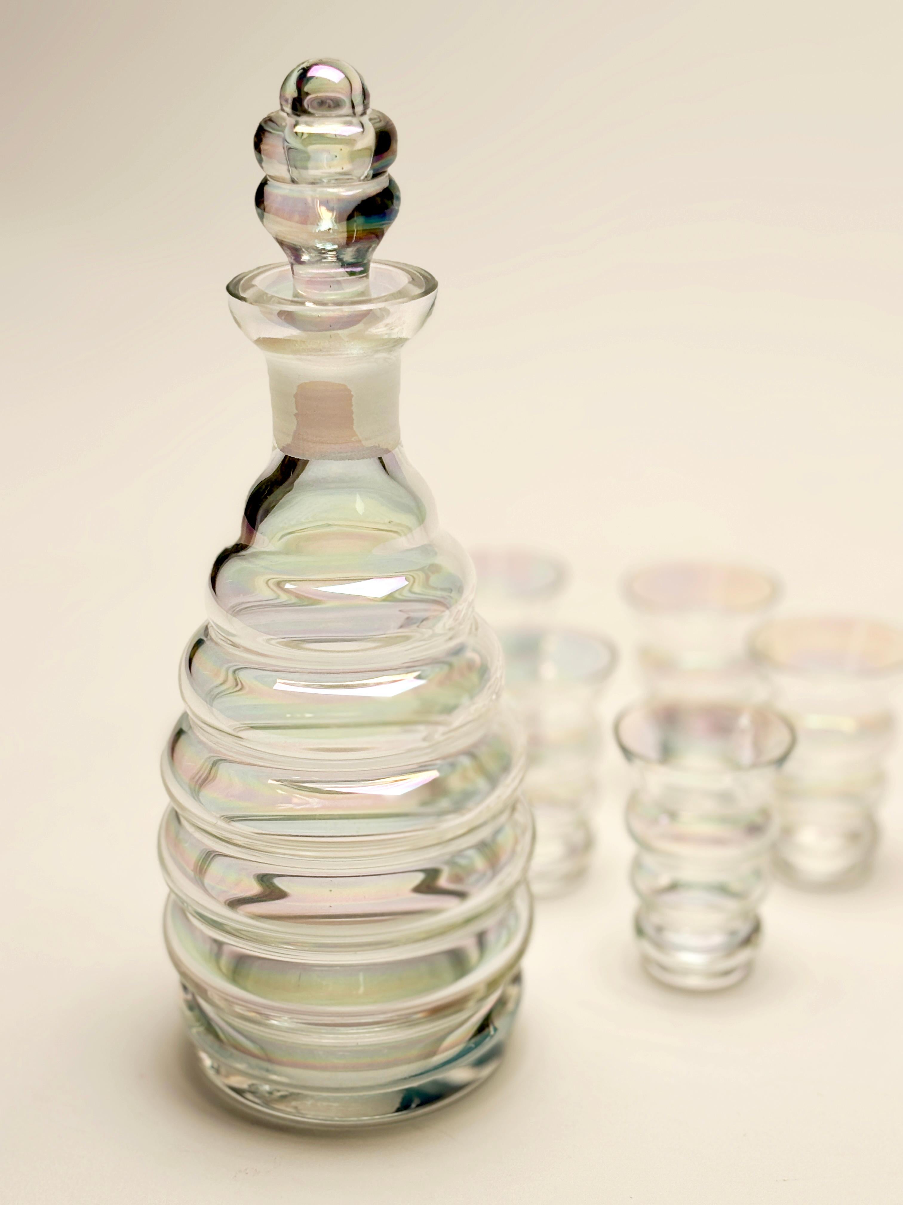 Vittoriano Decanter a forma di alveare vittoriano del 1890 e cinque bicchieri da cordiale in vendita