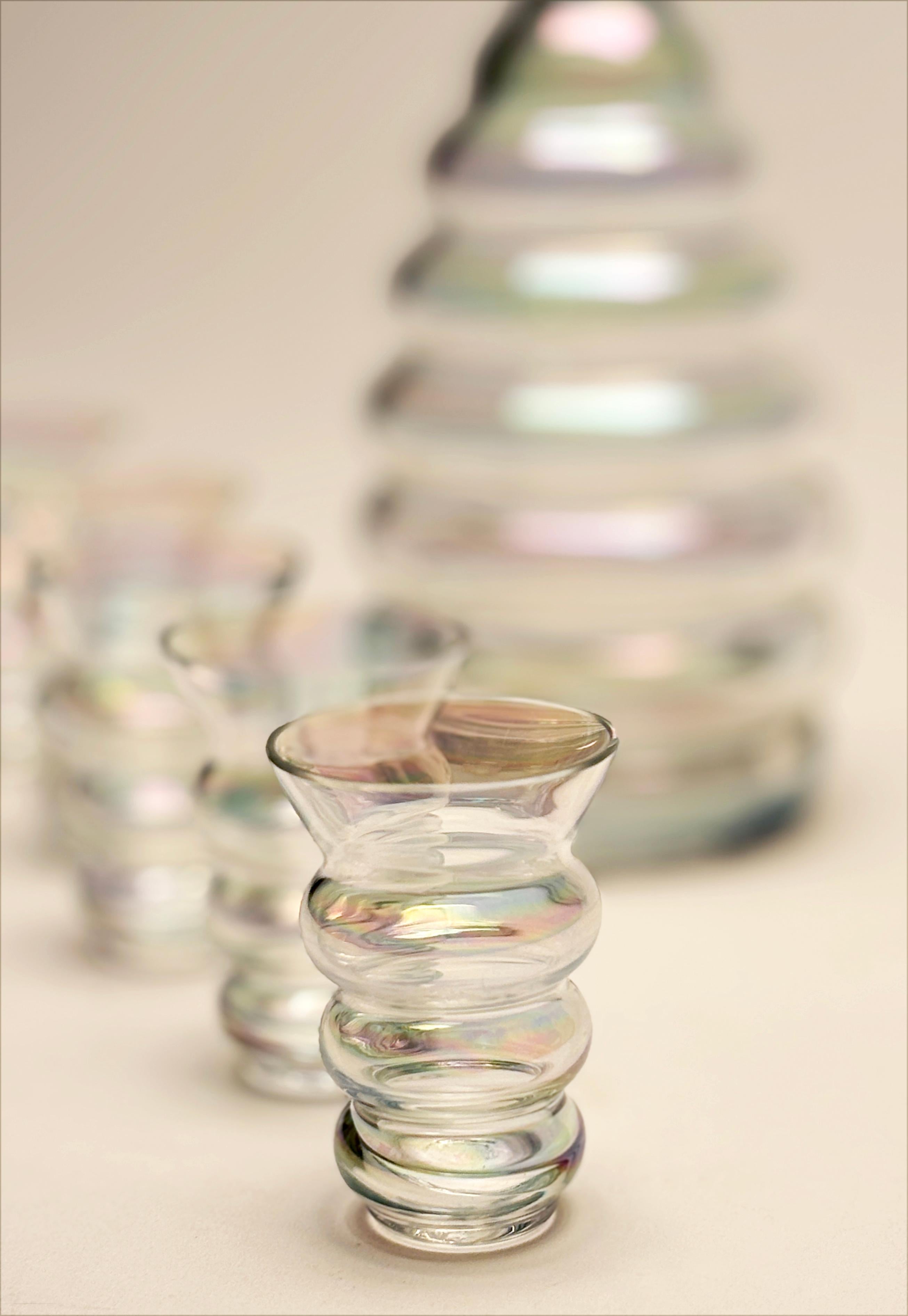 XIX secolo Decanter a forma di alveare vittoriano del 1890 e cinque bicchieri da cordiale in vendita
