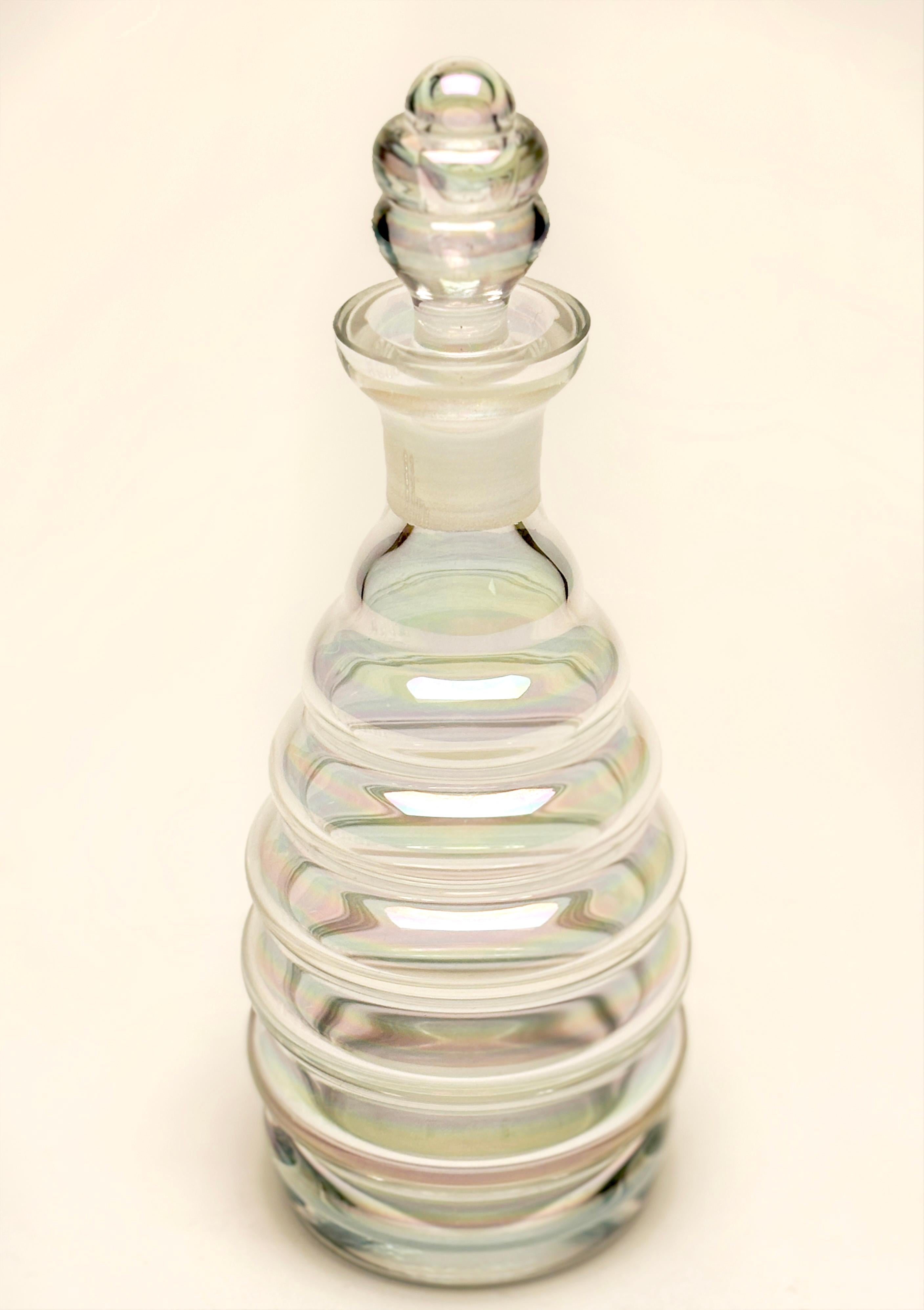 Decanter a forma di alveare vittoriano del 1890 e cinque bicchieri da cordiale in vendita 1