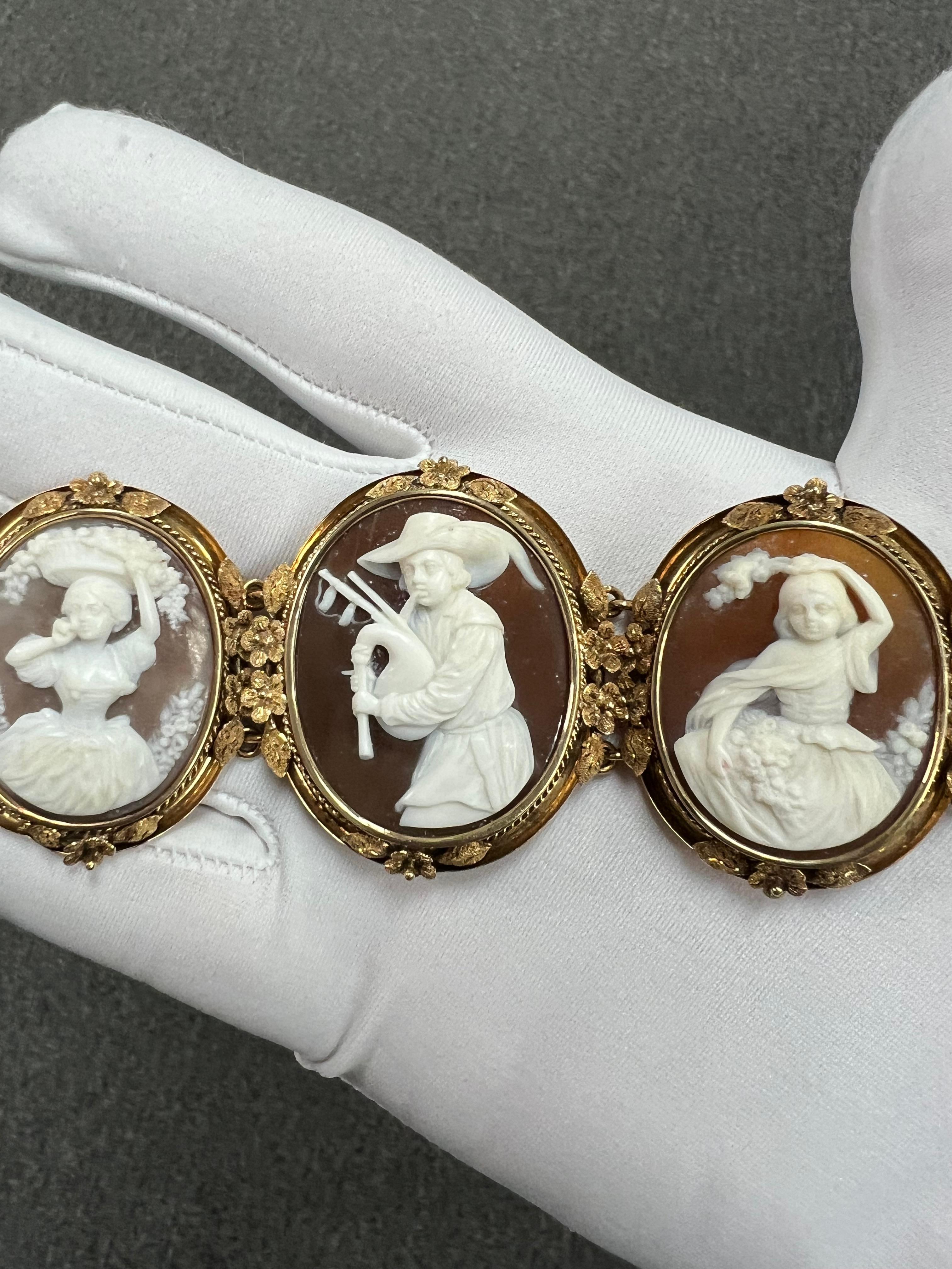 1890s Victorian Five Sardonyx Shell Cameo Gold Bracelet en vente 5