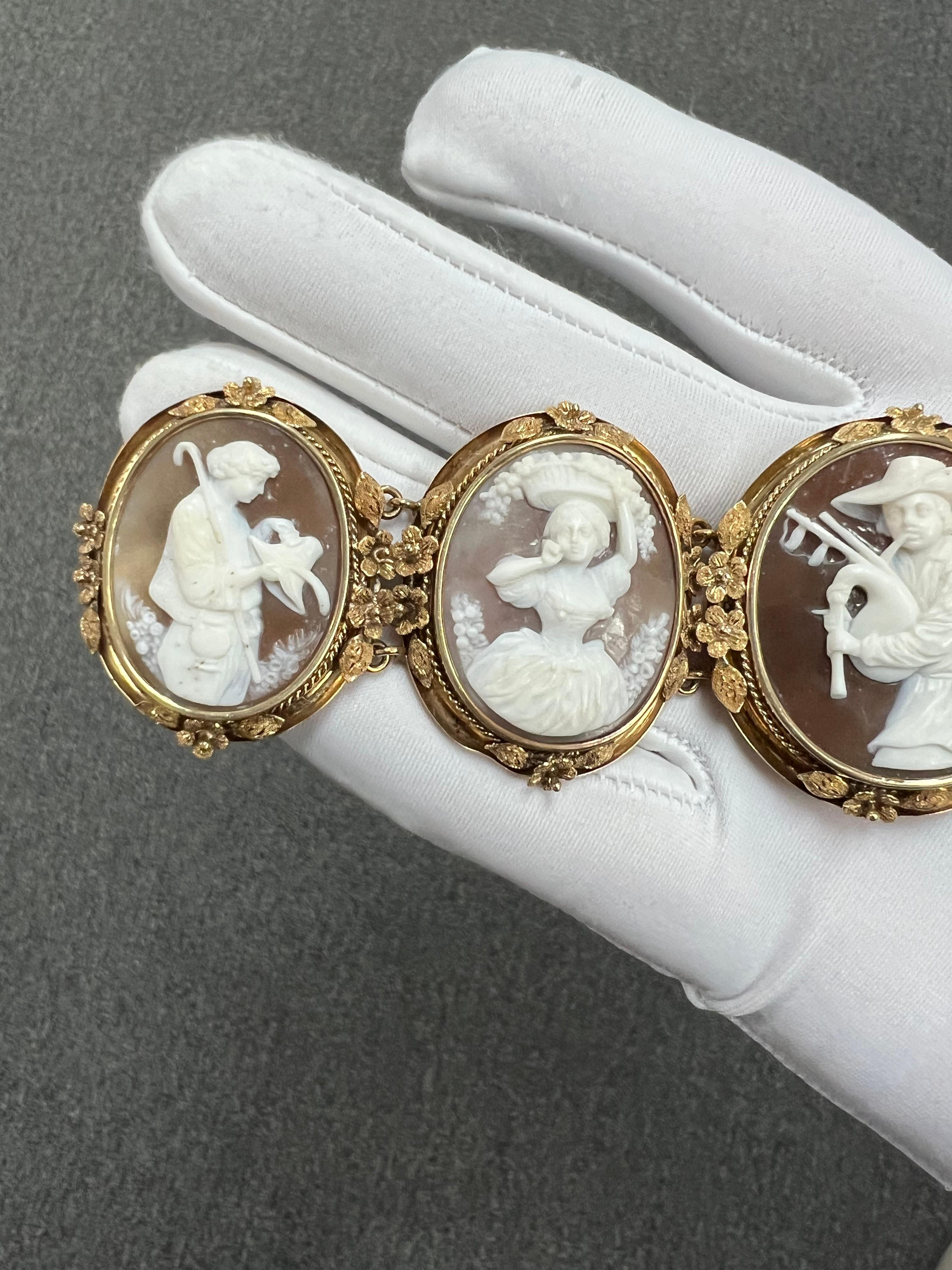 1890s Victorian Five Sardonyx Shell Cameo Gold Bracelet en vente 6