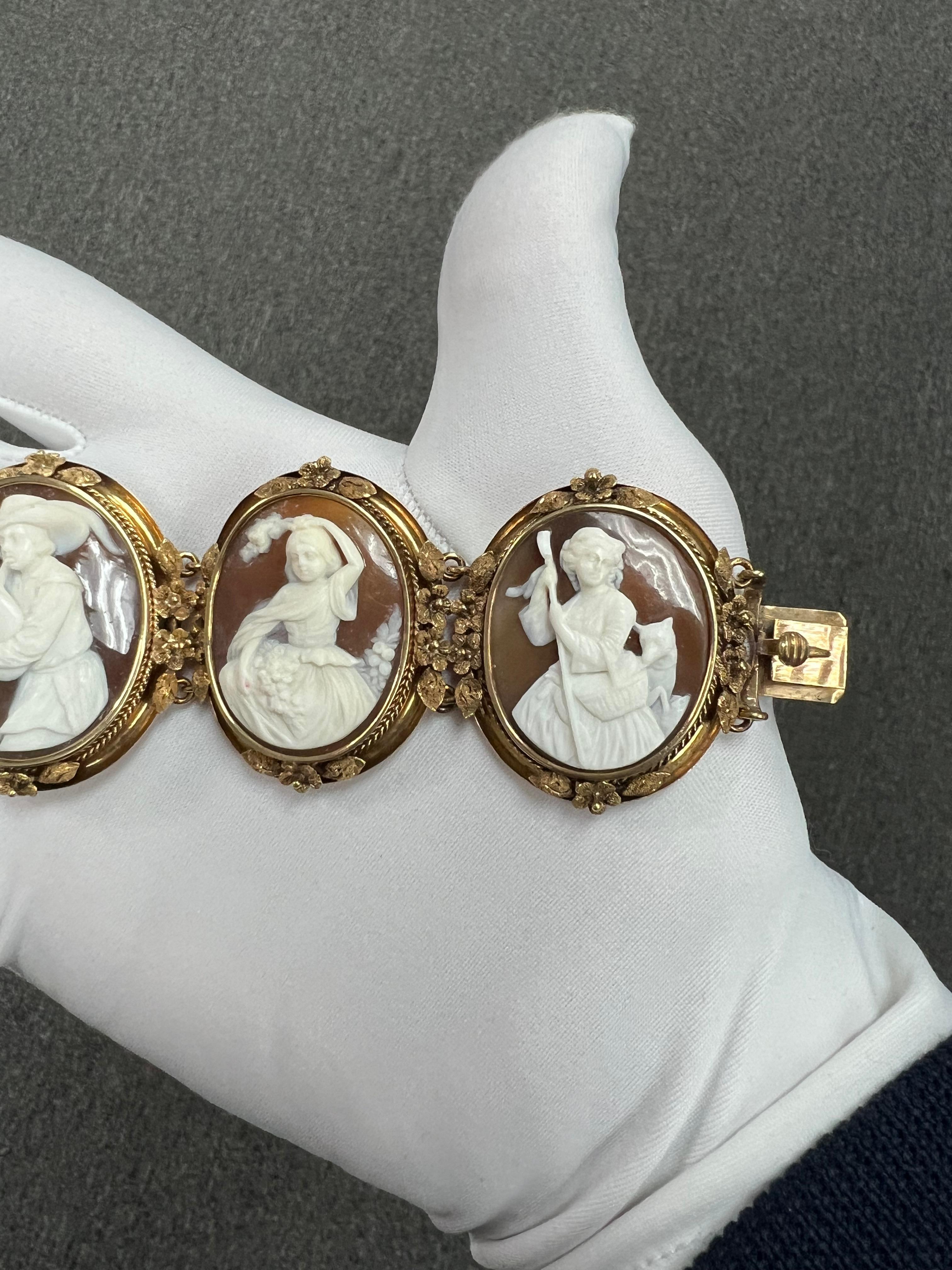1890s Victorian Five Sardonyx Shell Cameo Gold Bracelet en vente 7