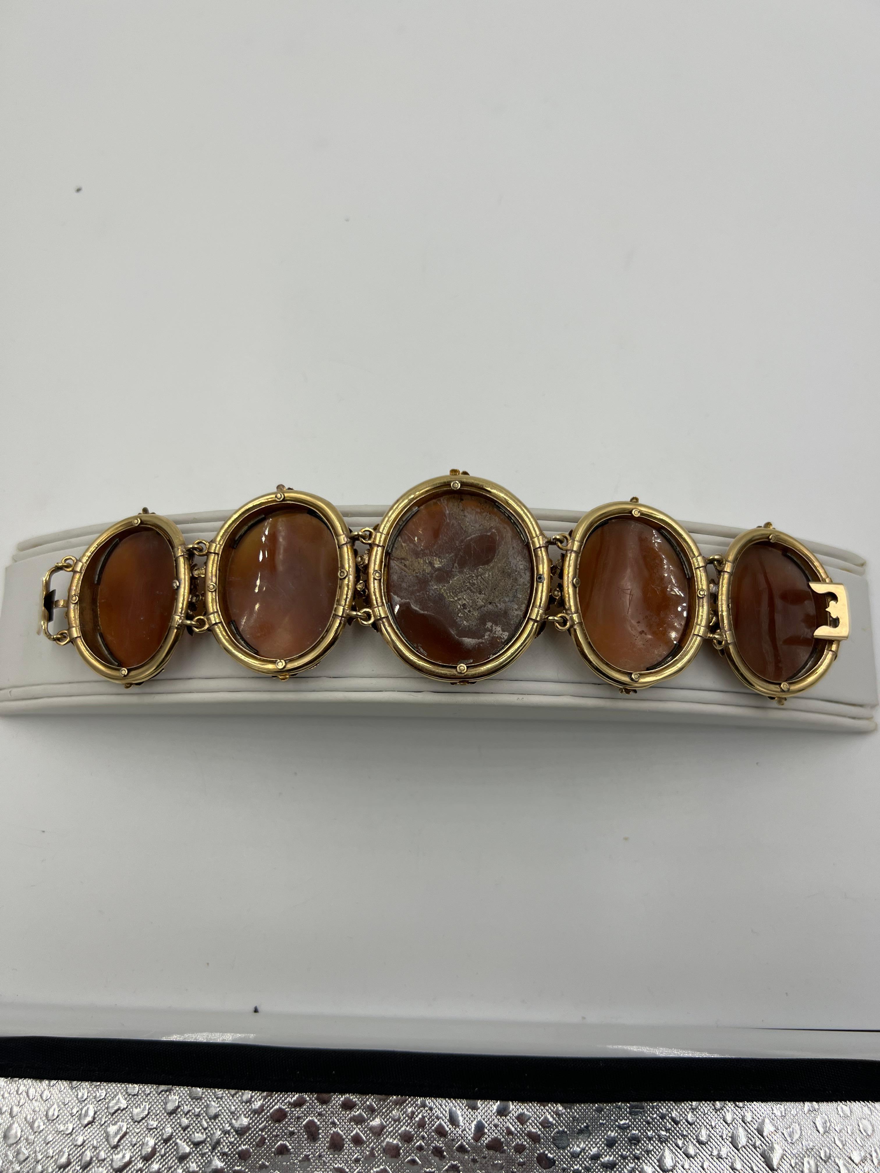 1890s Victorian Five Sardonyx Shell Cameo Gold Bracelet en vente 8