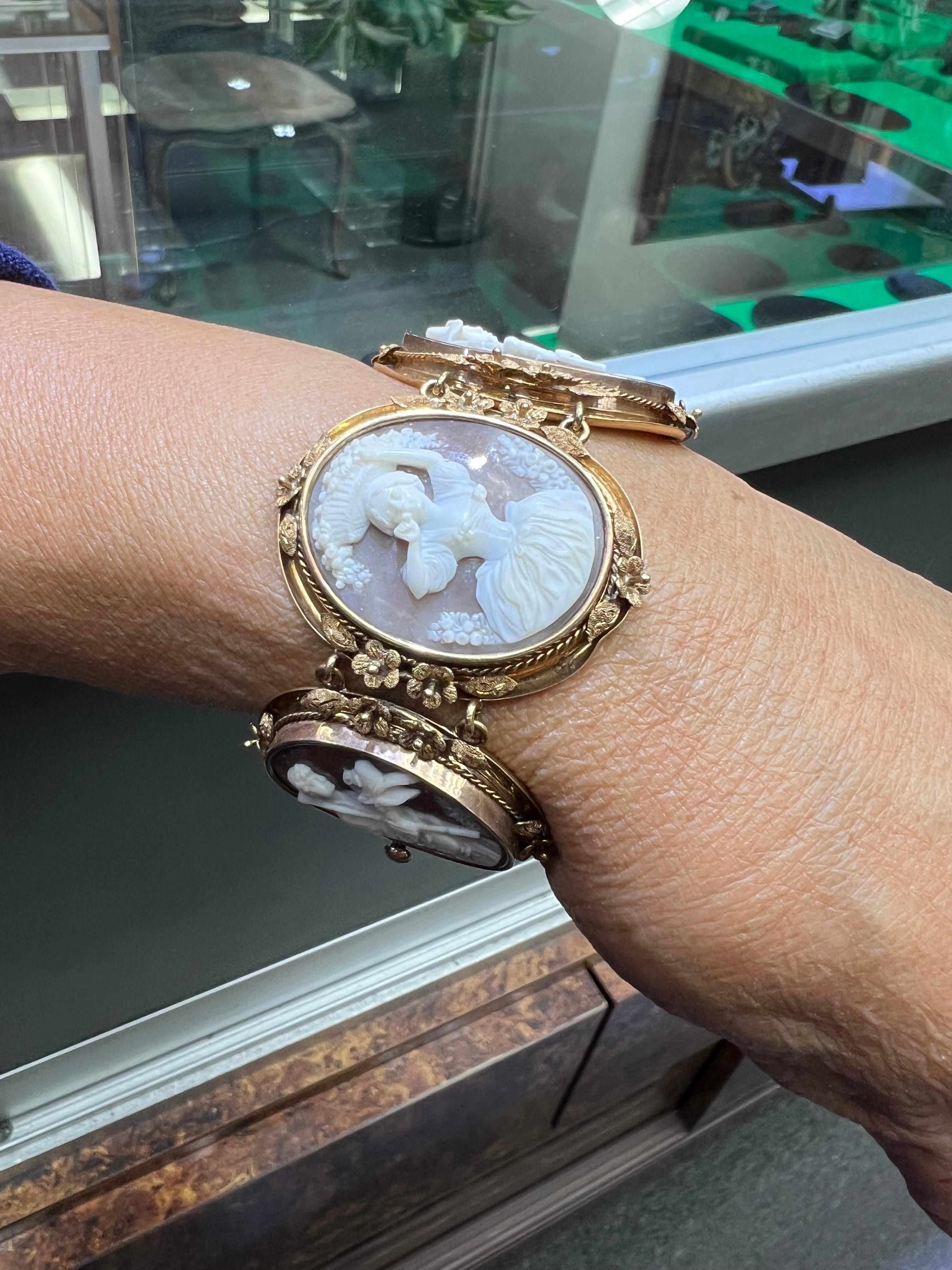 Victorien 1890s Victorian Five Sardonyx Shell Cameo Gold Bracelet en vente