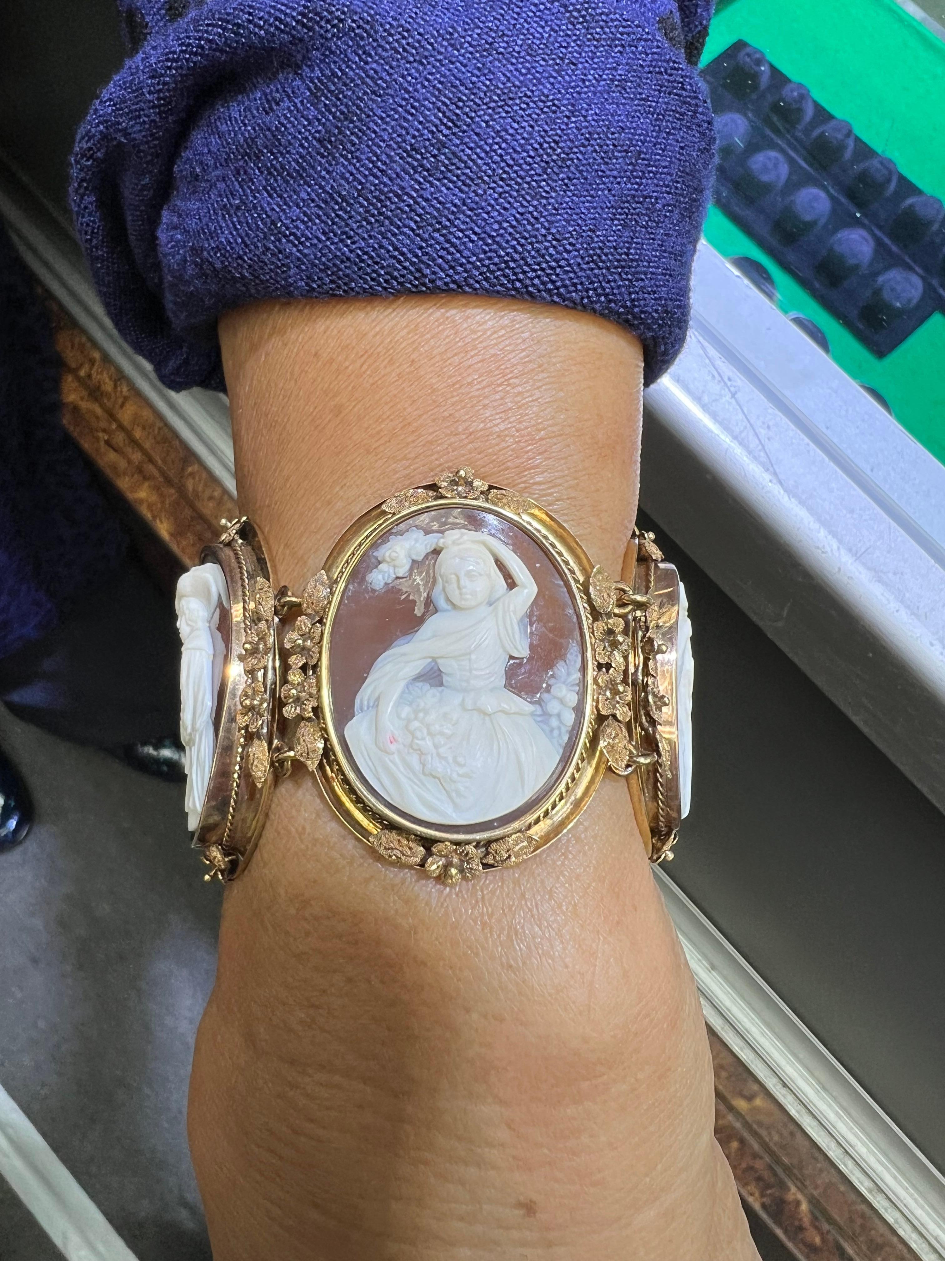 1890s Victorian Five Sardonyx Shell Cameo Gold Bracelet Bon état - En vente à Los Angeles, CA