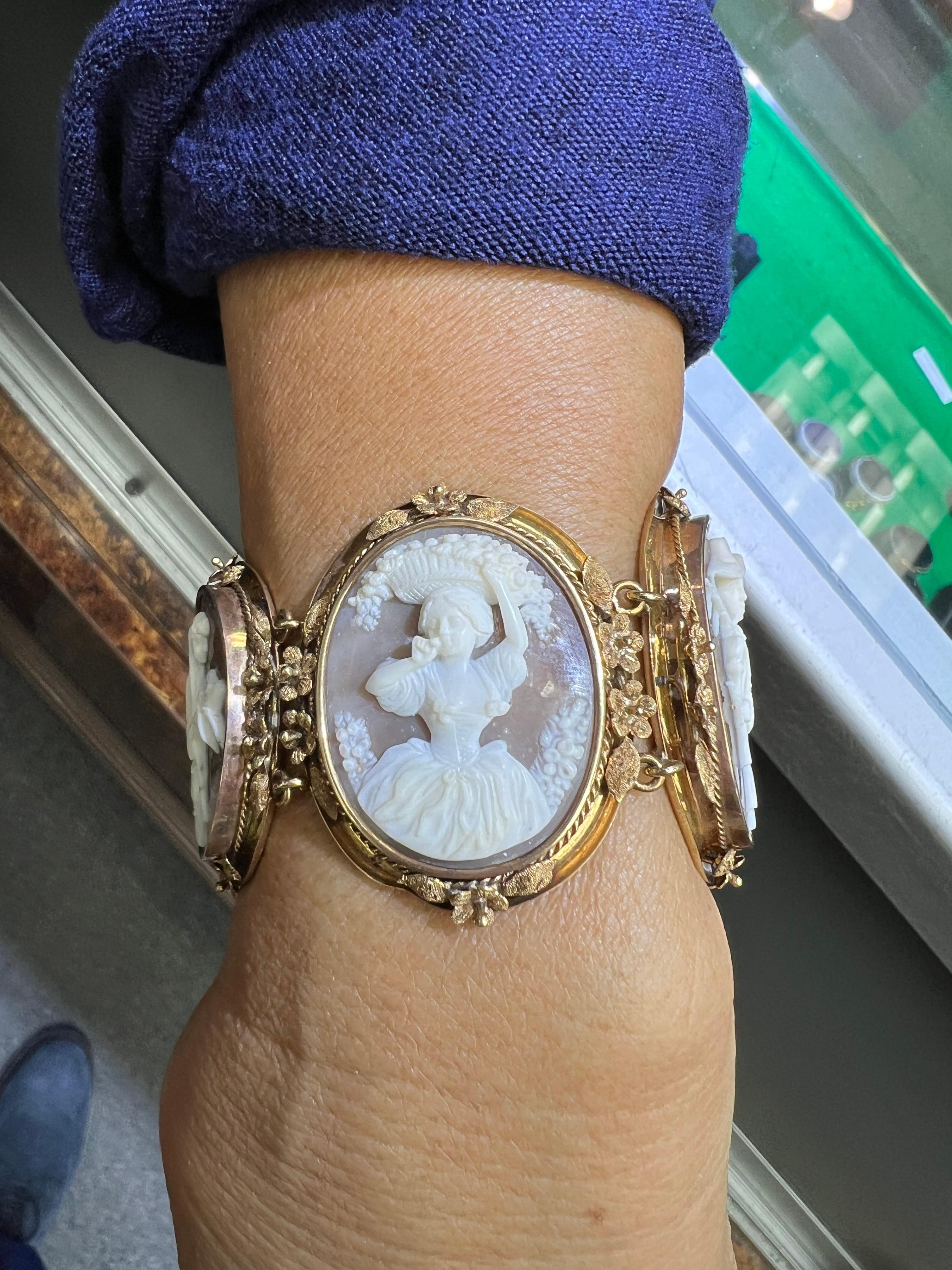 1890s Victorian Five Sardonyx Shell Cameo Gold Bracelet en vente 2