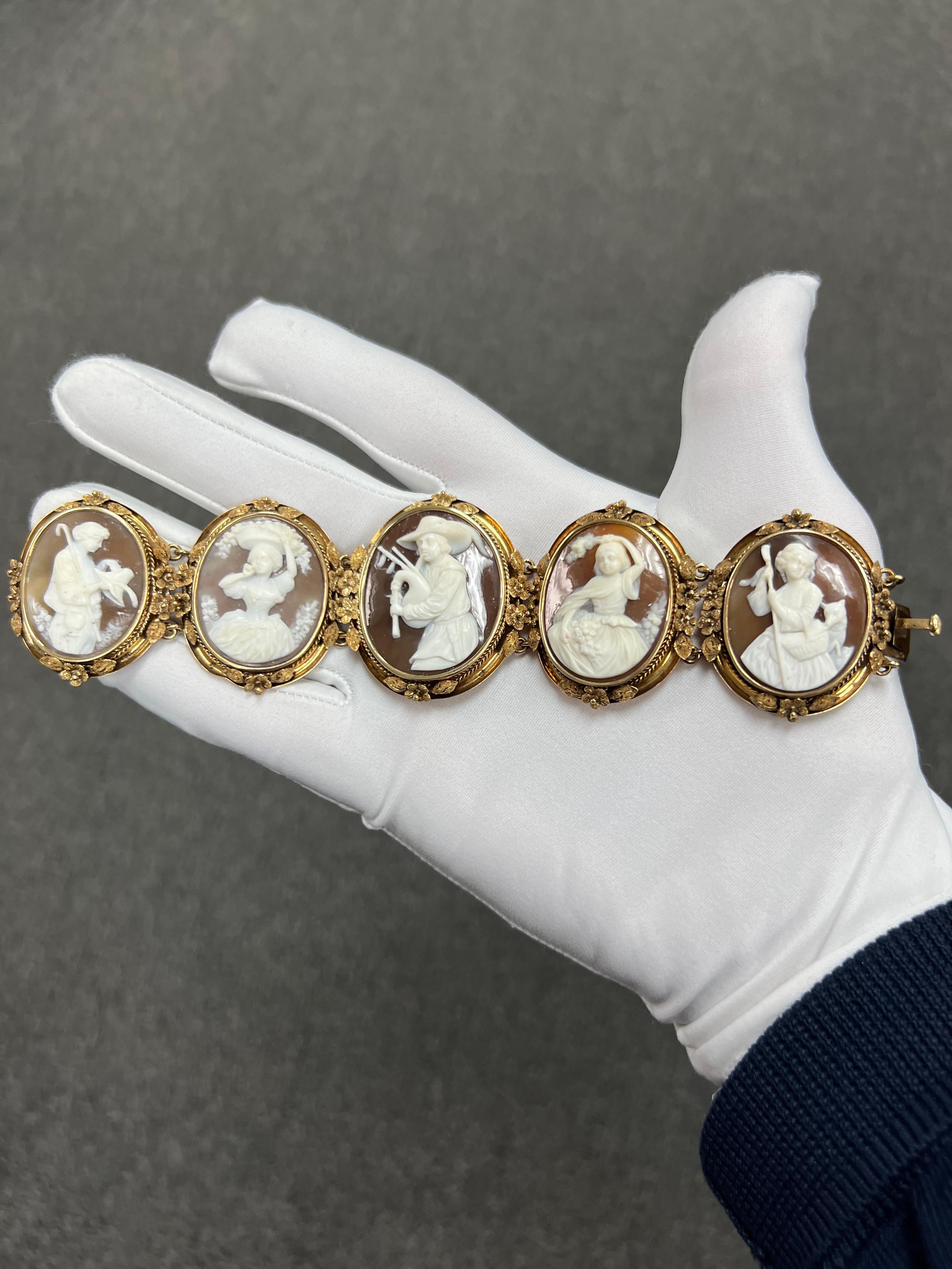 1890s Victorian Five Sardonyx Shell Cameo Gold Bracelet en vente 4
