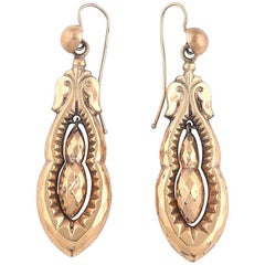 Boucles d'oreilles pendantes victoriennes en or des années 1890