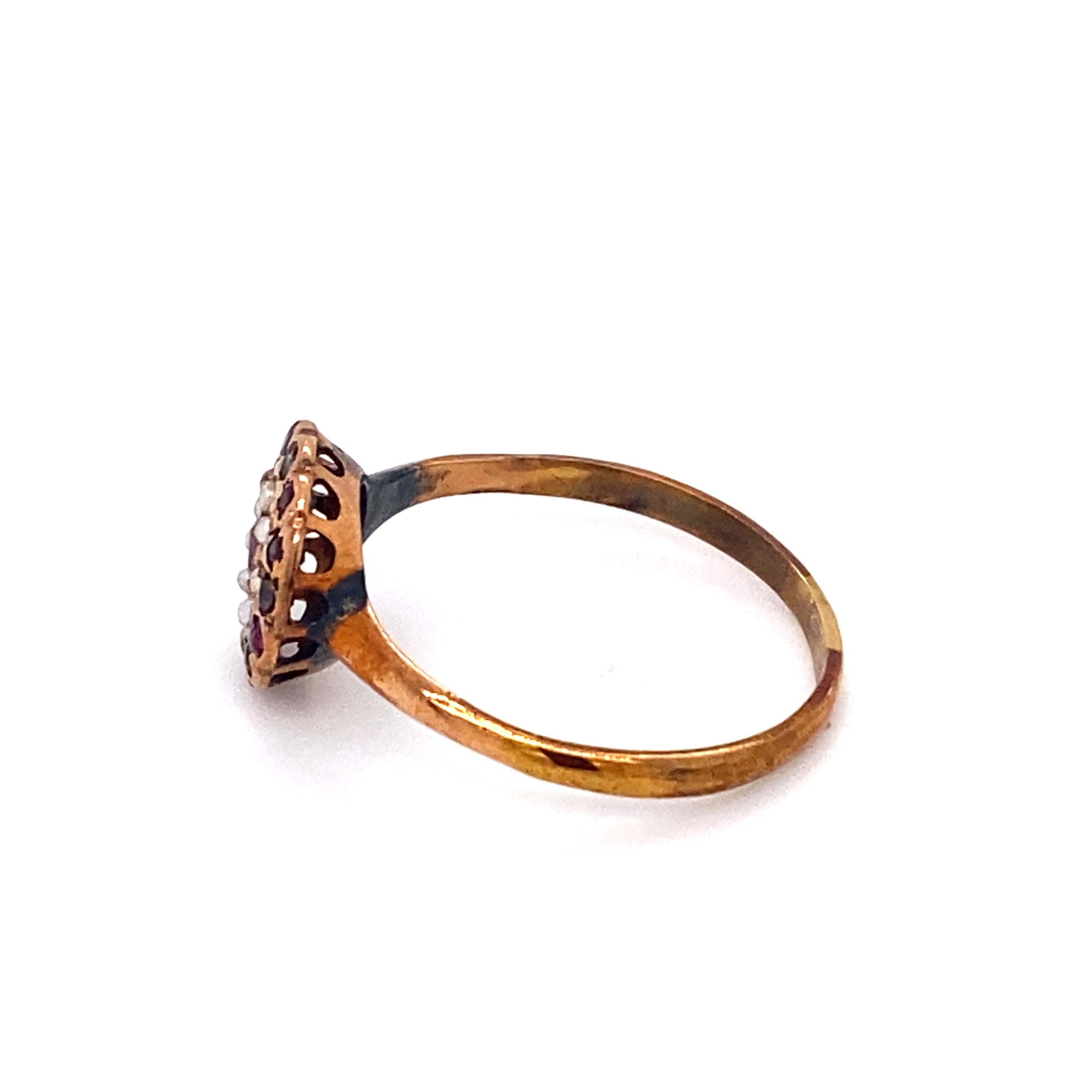 Viktorianischer Ring aus den 1890er Jahren mit Rubin, Granat und Perle in 9 Karat Gold (Spätviktorianisch) im Angebot