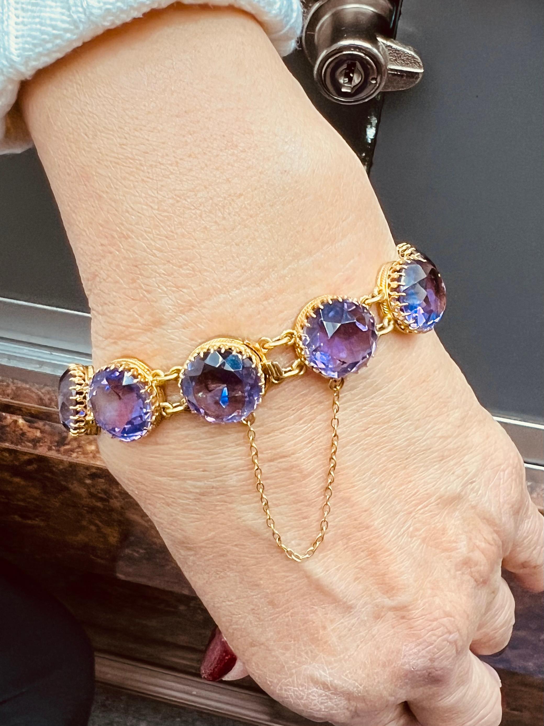 Taille ronde 1890s Victorian Round Amethyst Gold Line Bracelet en vente