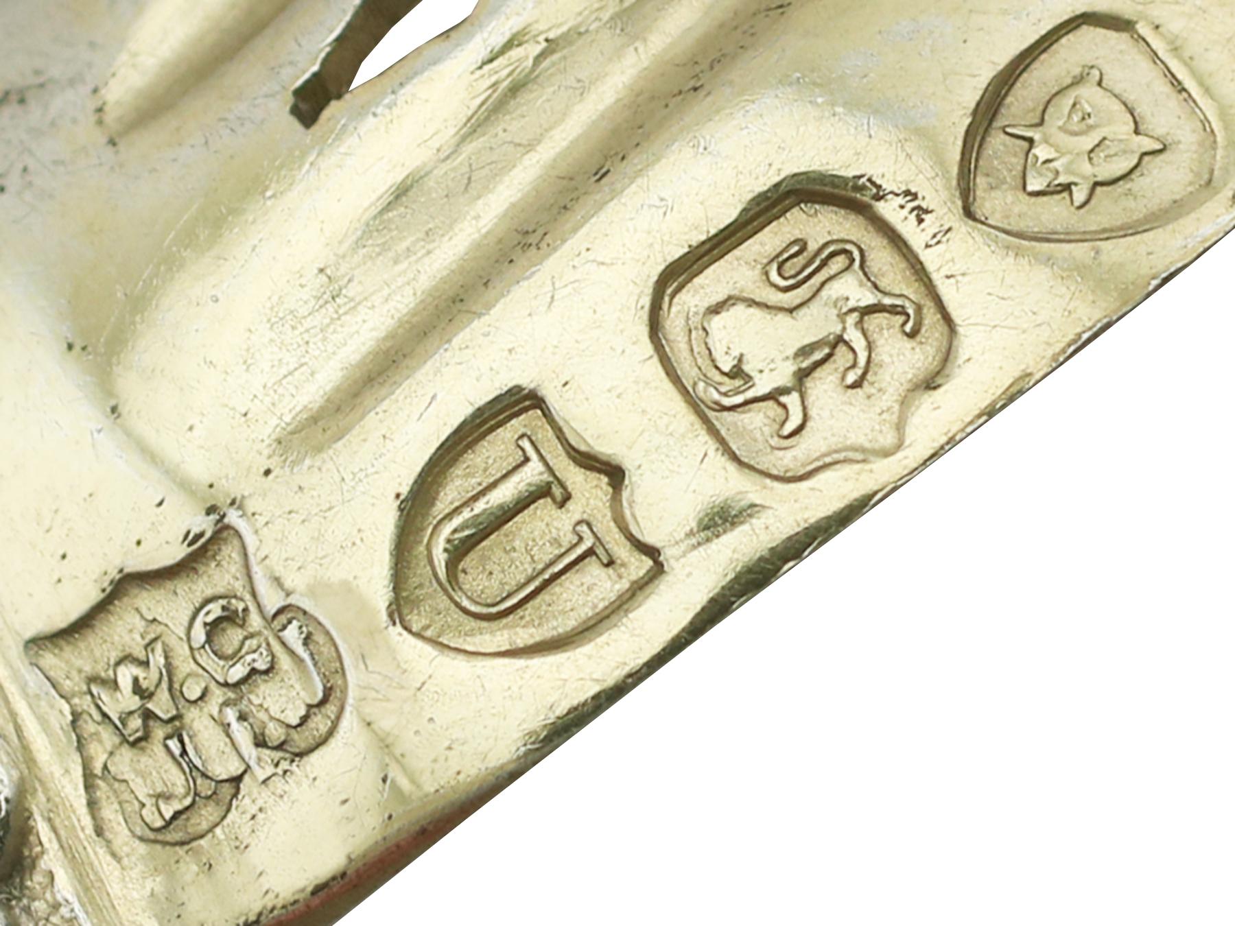 Viktorianischer Sterling Silber vergoldeter Zuckersieblöffel und Schale aus den 1890er Jahren im Angebot 9