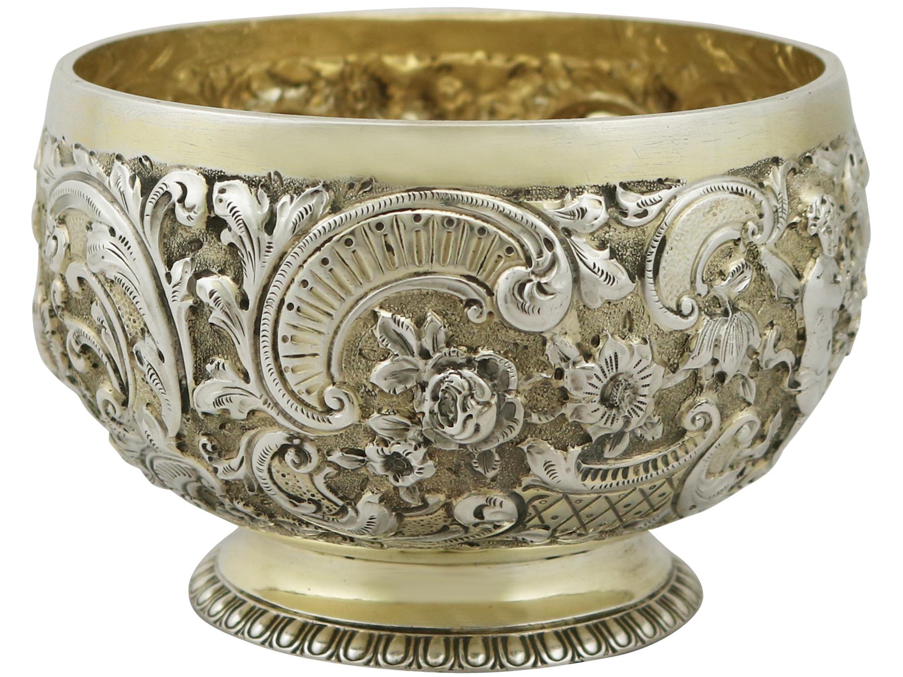 Viktorianischer Sterling Silber vergoldeter Zuckersieblöffel und Schale aus den 1890er Jahren (Englisch) im Angebot