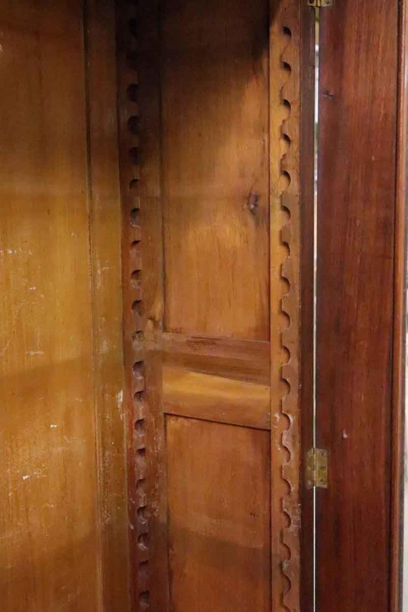 Librería victoriana de nogal de 1890 con cinco estantes regulables y puertas de cristal 4