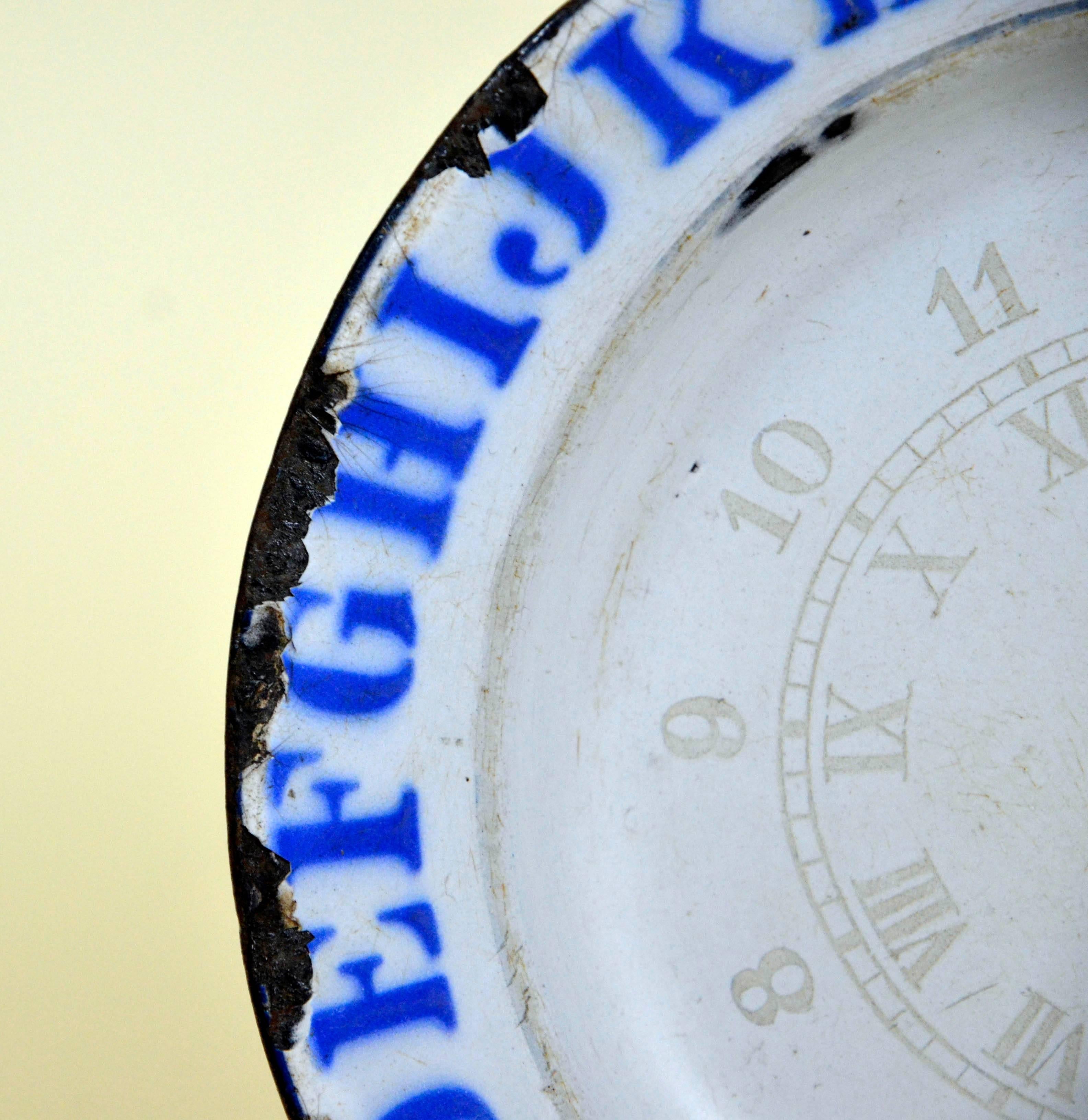 1890s Vintage English Enamel Ware ABC Plate with Clock and Numbers In Good Condition In Milan, IT