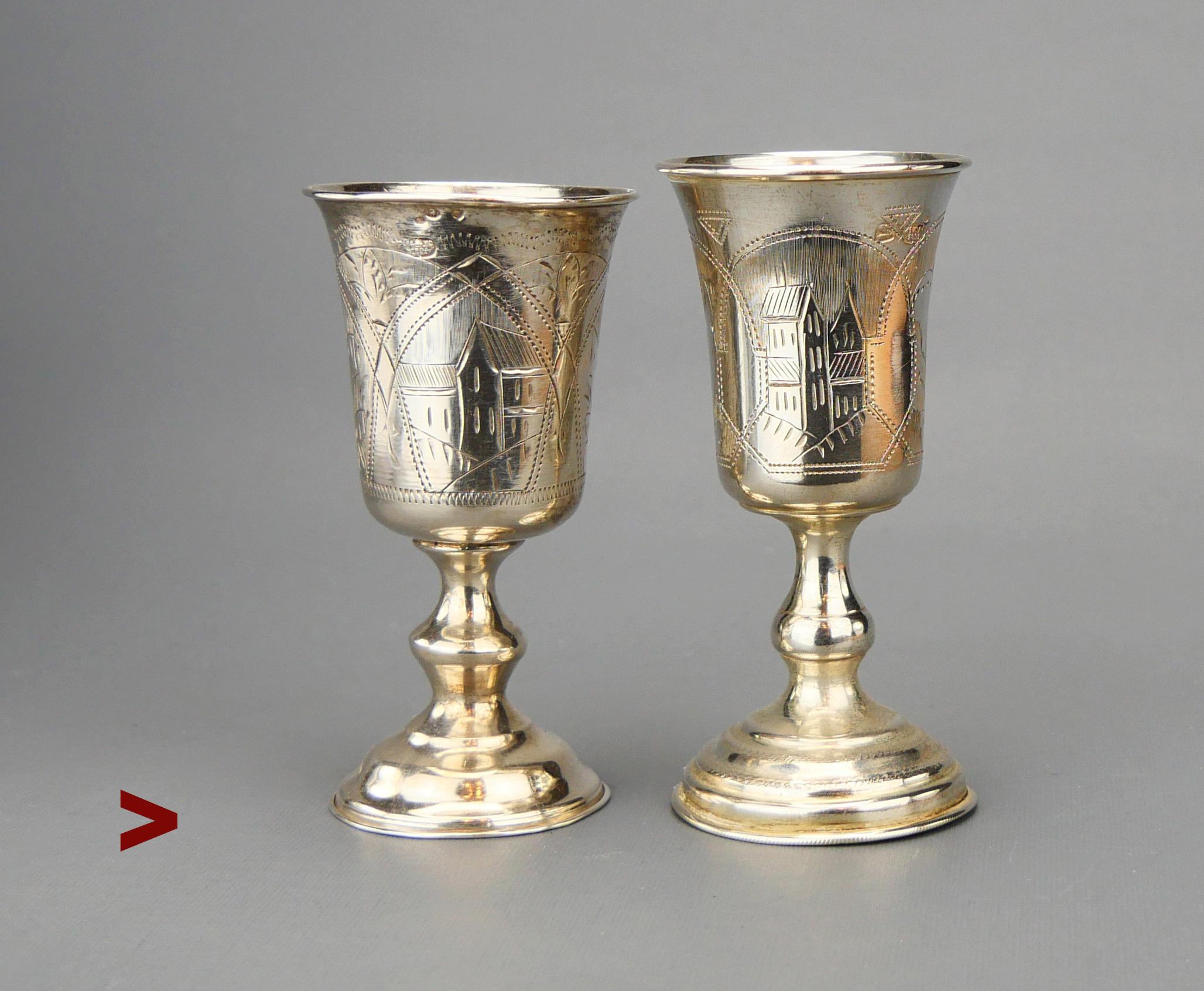 Splendida coppia di antichi bicchierini d'argento / vetro / argento o Stopkas / Стопка ! dello stesso periodo, con disegni simili e probabilmente dello stesso produttore, realizzati nel 1891 e nel 1894 ciascuno.  In Russia li chiamavano Мерзавчики 