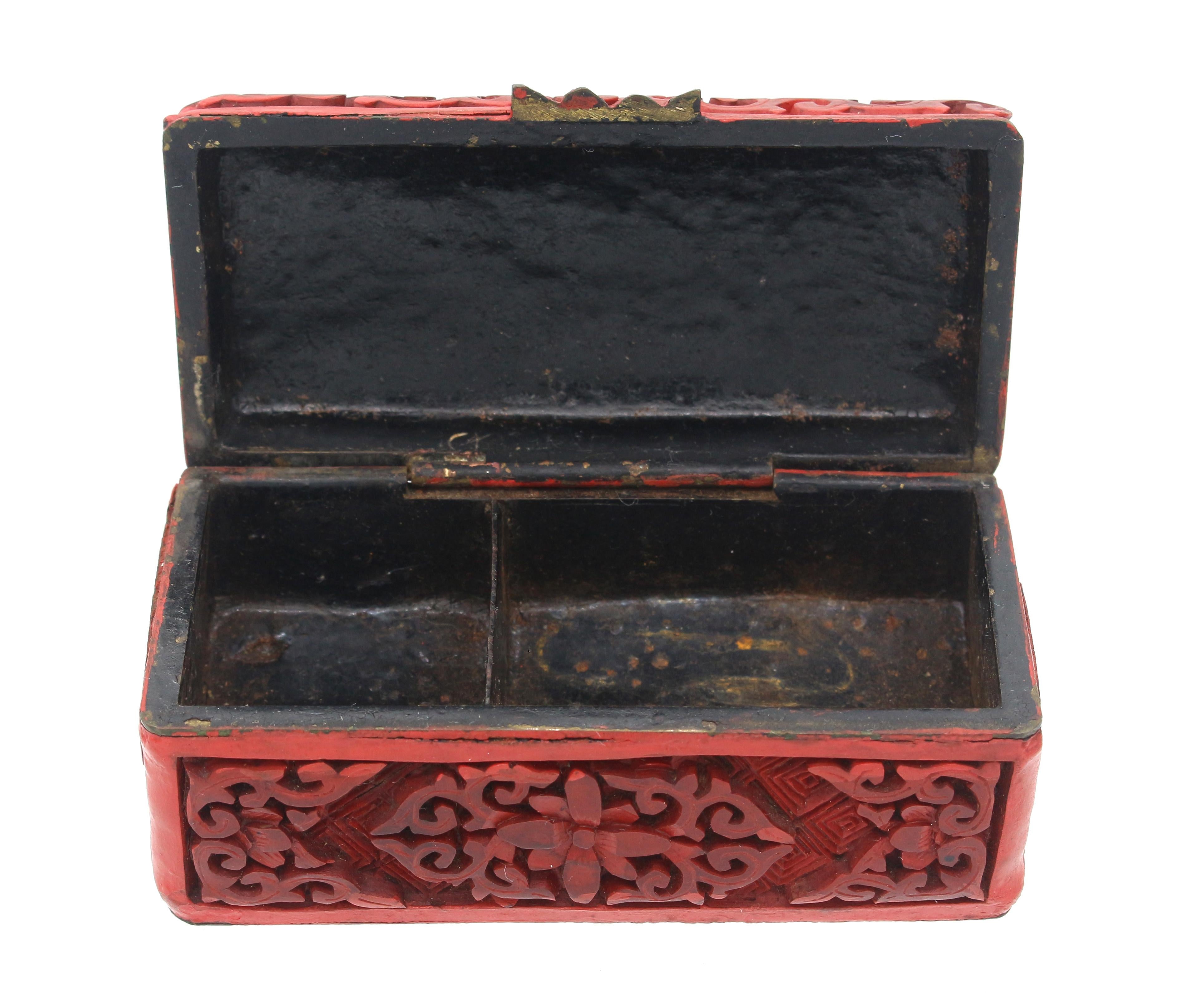 Sculpté Boîte à estampilles chinoise Cinnabar 1891-1911 en vente