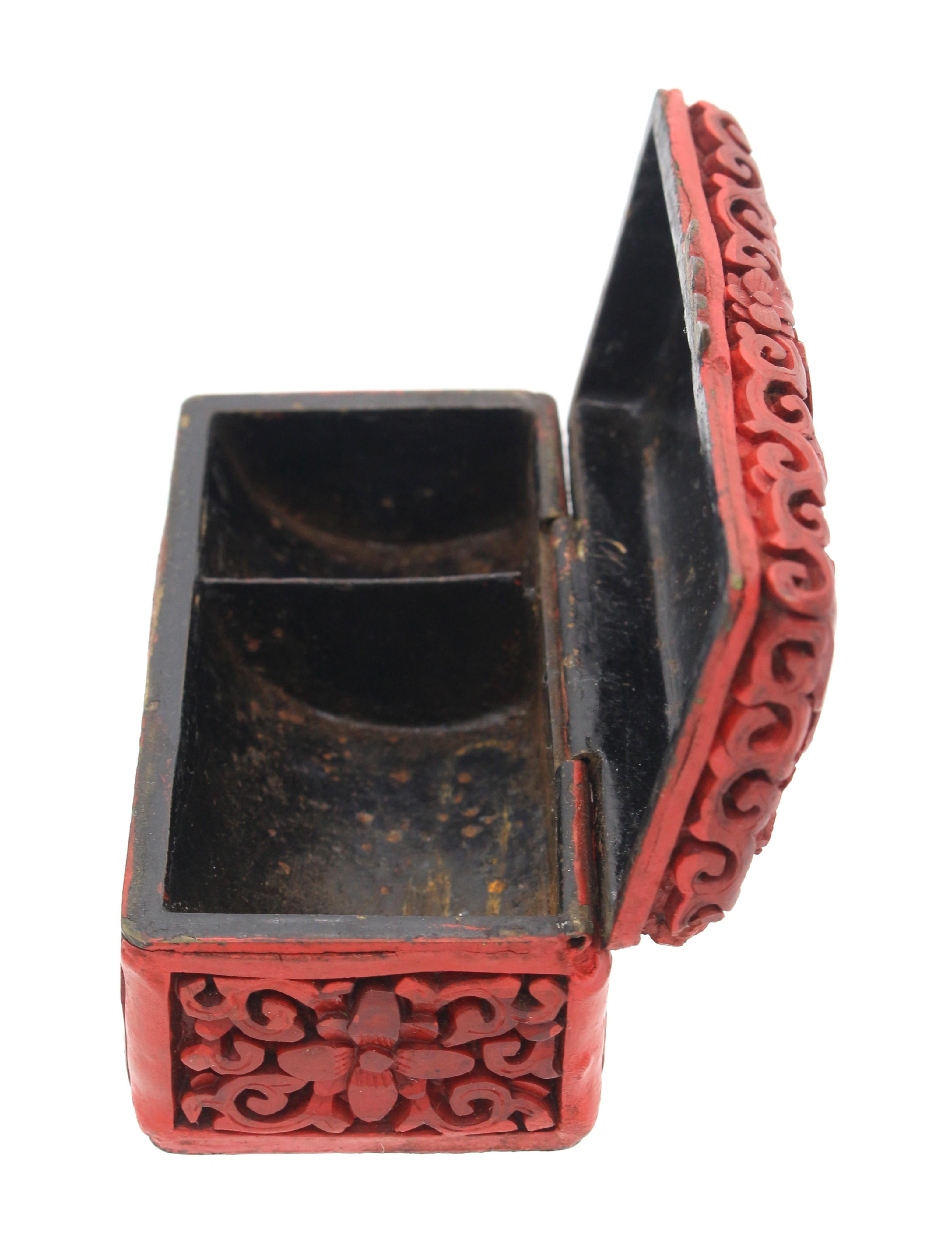 Boîte à estampilles chinoise Cinnabar 1891-1911 Bon état - En vente à Chapel Hill, NC
