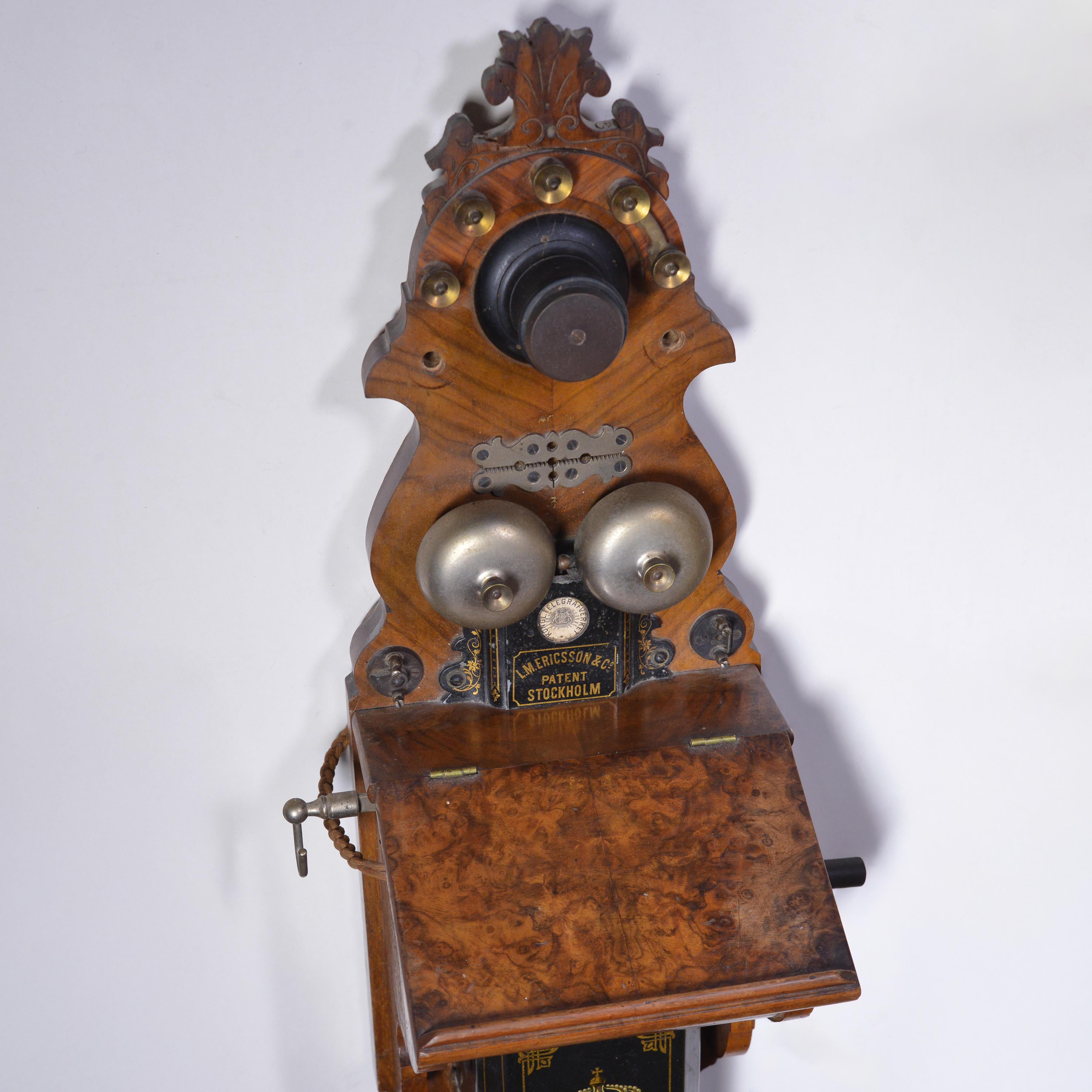 1891 Antique LM Ericsson Swedish Victorian Walnut Wall Telephone Crank Magneto Bon état - En vente à Sweden, SE