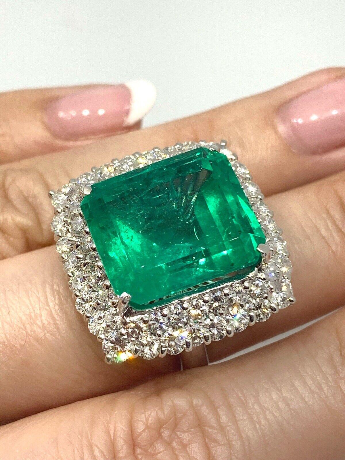 18,91 Karat kolumbianischer Smaragdring, GIA-Zertifikat mit Diamanten in Platin im Zustand „Hervorragend“ in La Jolla, CA