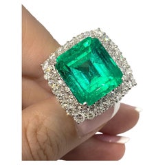 Anello con smeraldo colombiano da 18,91 carati e certificato GIA con diamanti in platino