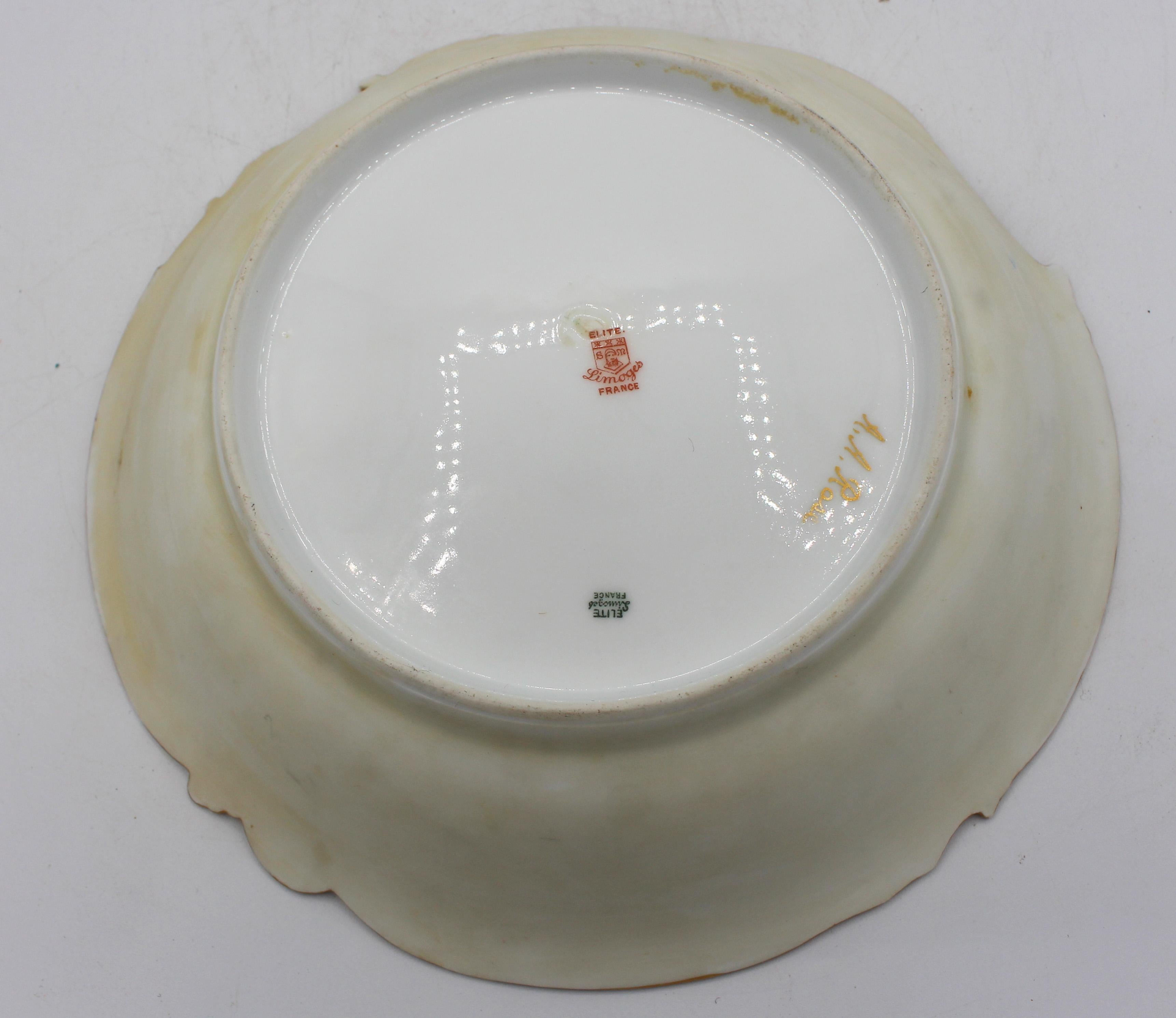 18911-1911 French Limoges Porcelain Shell Form Bowl (19. Jahrhundert) im Angebot