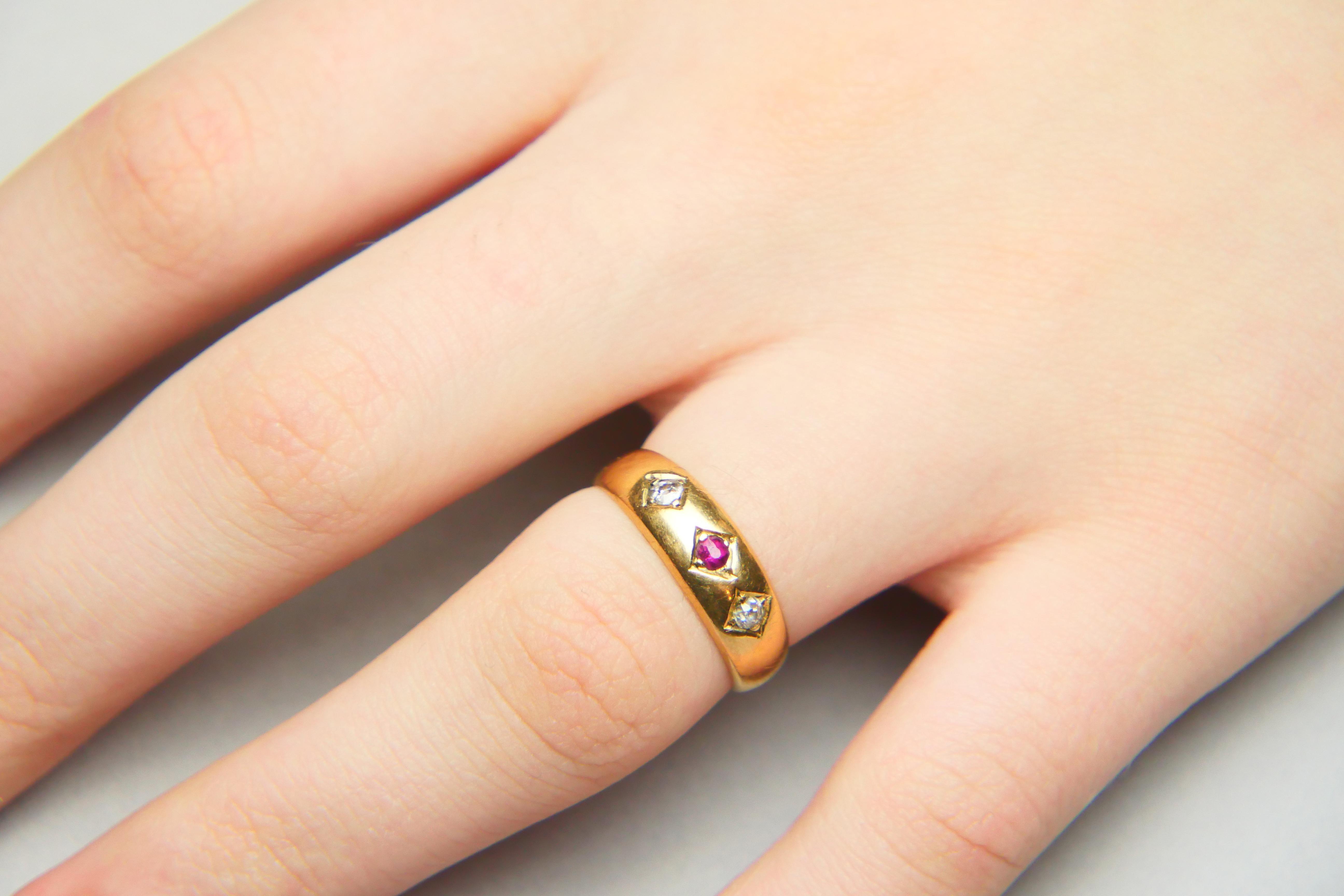 1892 British Three Stones Ring Ruby Diamonds solid 18K Gold / Ø US6 / 2gr en vente 9