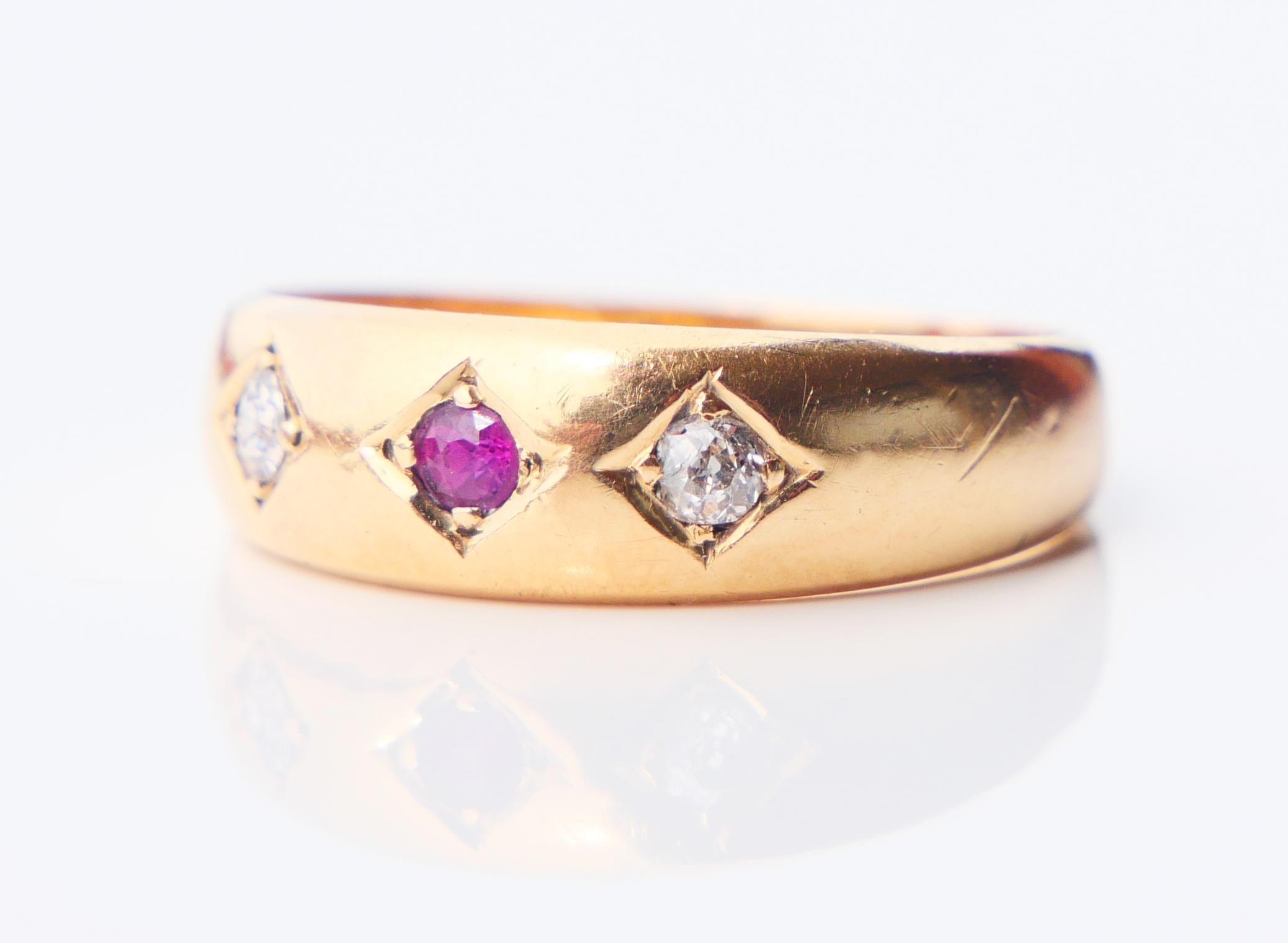 1892 British Three Stones Ring Ruby Diamonds solid 18K Gold / Ø US6 / 2gr en vente 11