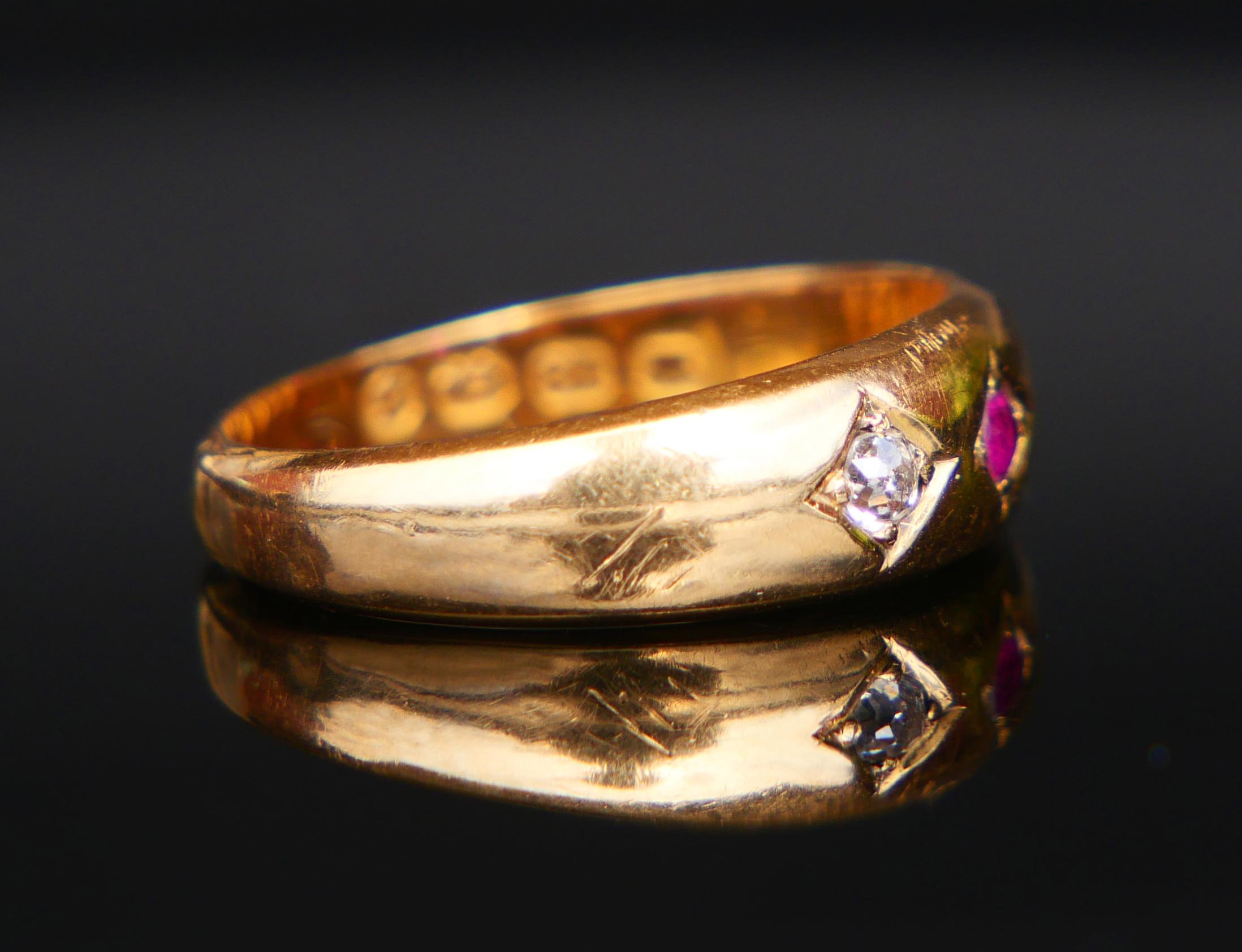 1892 British Three Stones Ring Ruby Diamonds solid 18K Gold / Ø US6 / 2gr Pour femmes en vente