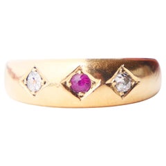 1892 Anello britannico con tre pietre, rubino e diamanti in oro massiccio 18 carati / Ø US6 / 2gr