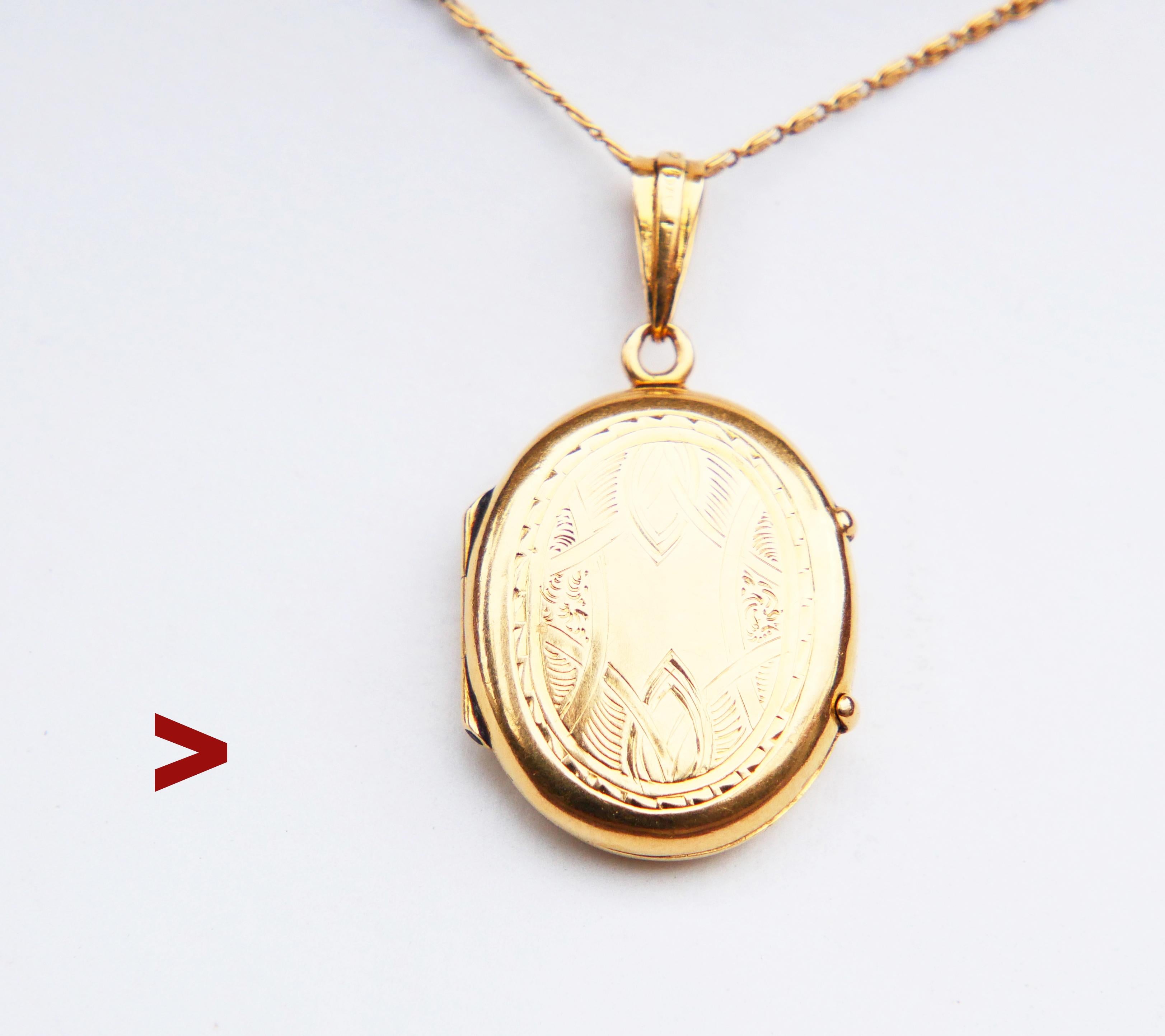 Old Swedish Pendant / Locket in solid 18K Yellow Gold.

Fine hand-engraved ornaments on both sides. One internal removable bezel inside, no glass.

All parts tested 18K Yellow Gold. Bail with worn Swedish hallmarks, date code likely O6 / 1892.

35