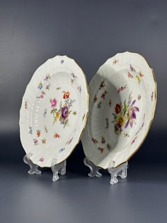 1893–1915 Meissen-Neubrandenstein-Reliefplatten mit Blumenverzierung