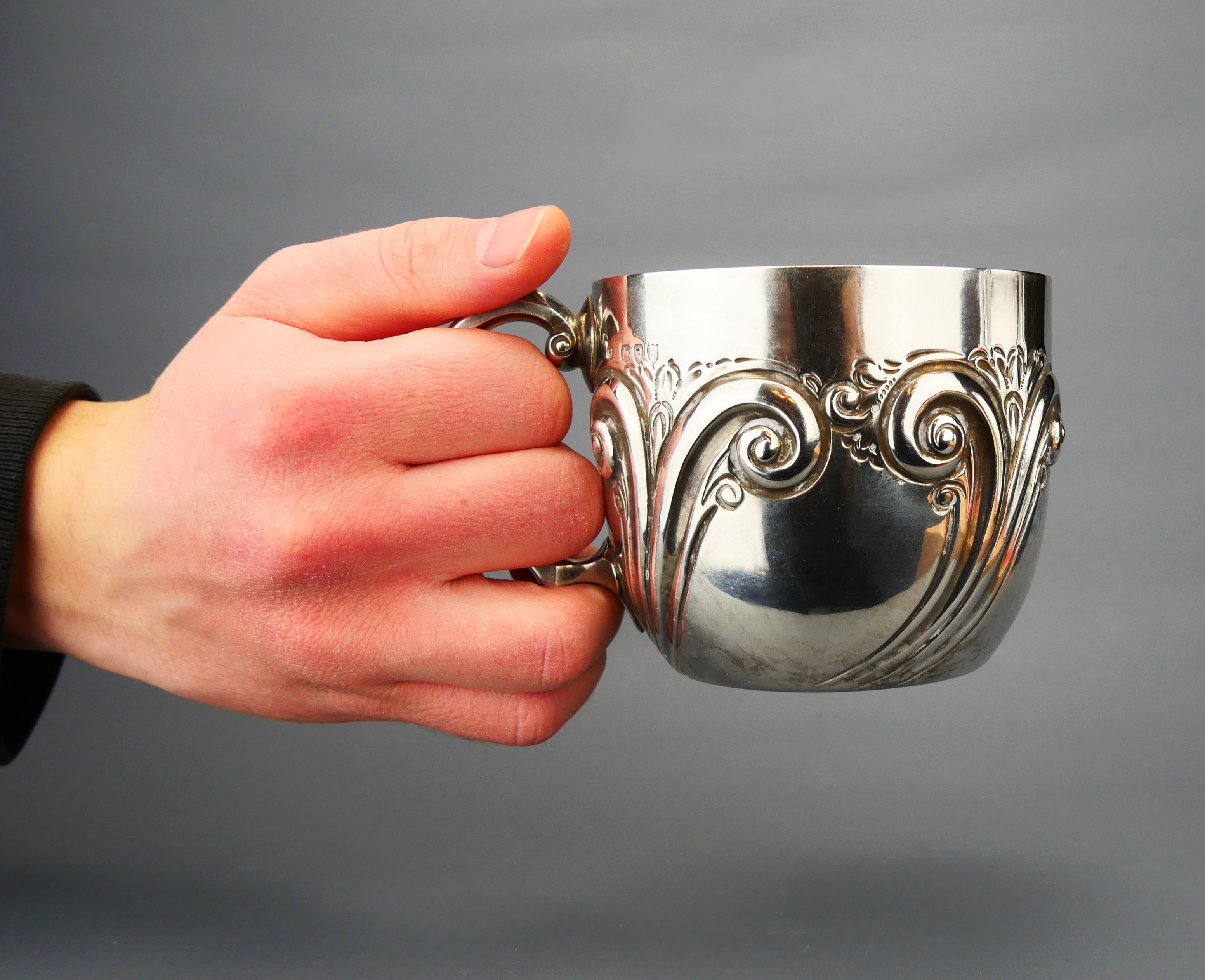 Coppa Vittoriana Britannica del 1893  Tazza in argento massiccio / 177 gr in vendita 2