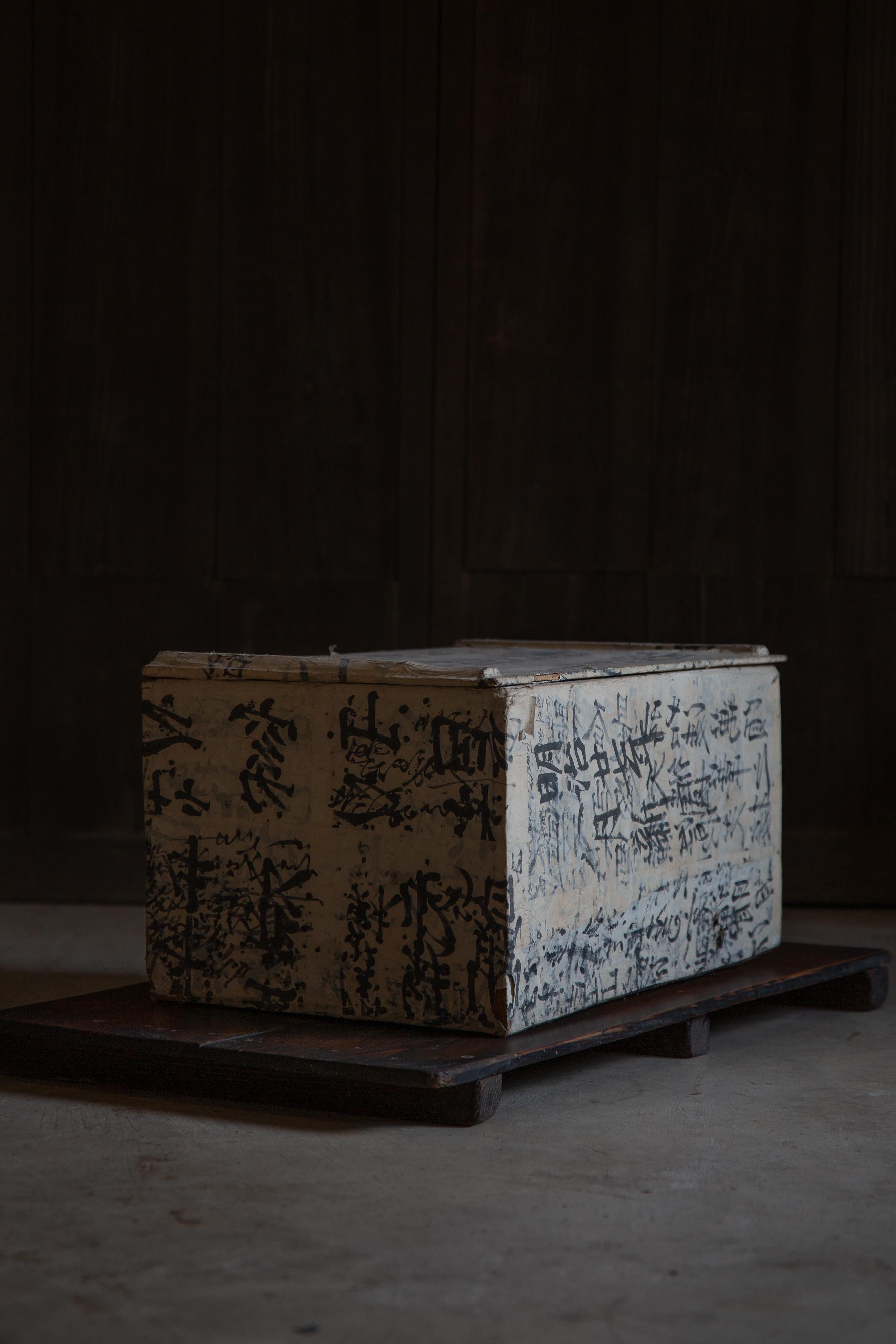 1894 Meiji Japanisch Antike Washi Papier bedeckt Holzkiste wabi sabi primitiv im Angebot 10