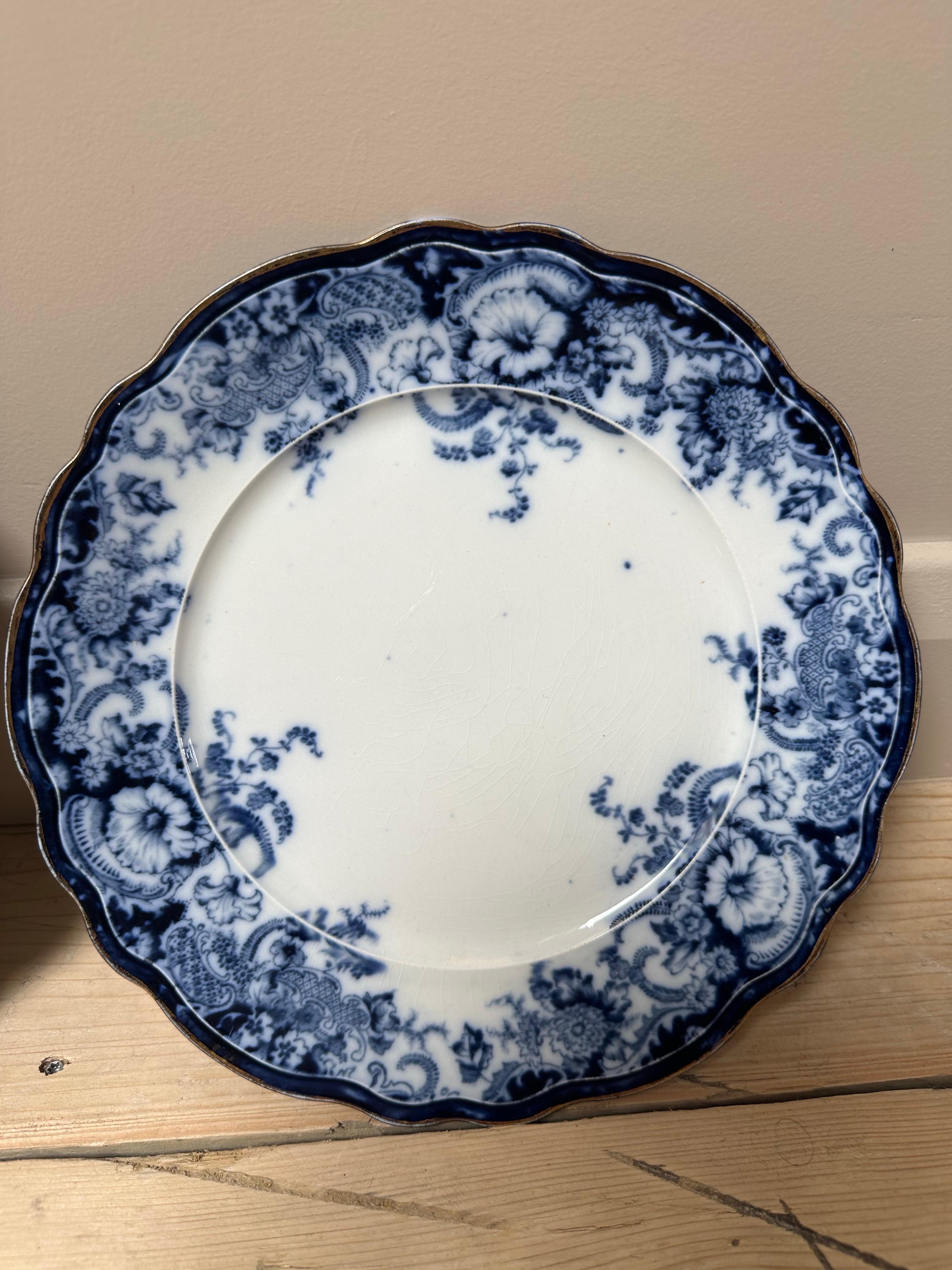 1894 Mikado-Porzellan, Knochenporzellan, blau-weißer Goldrand, Satz von 4 Speisetellern im Angebot 5