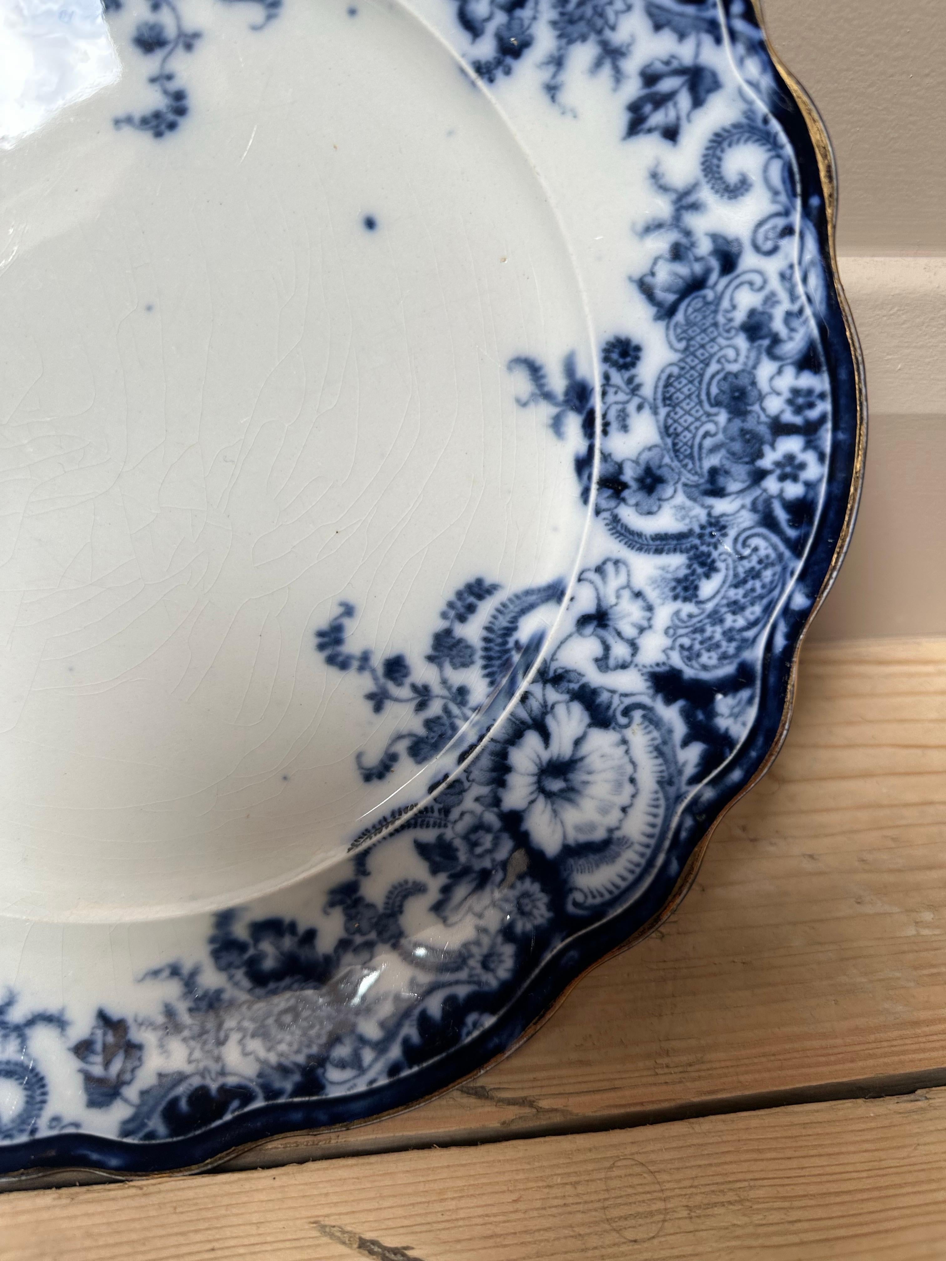 1894 Mikado-Porzellan, Knochenporzellan, blau-weißer Goldrand, Satz von 4 Speisetellern im Angebot 6