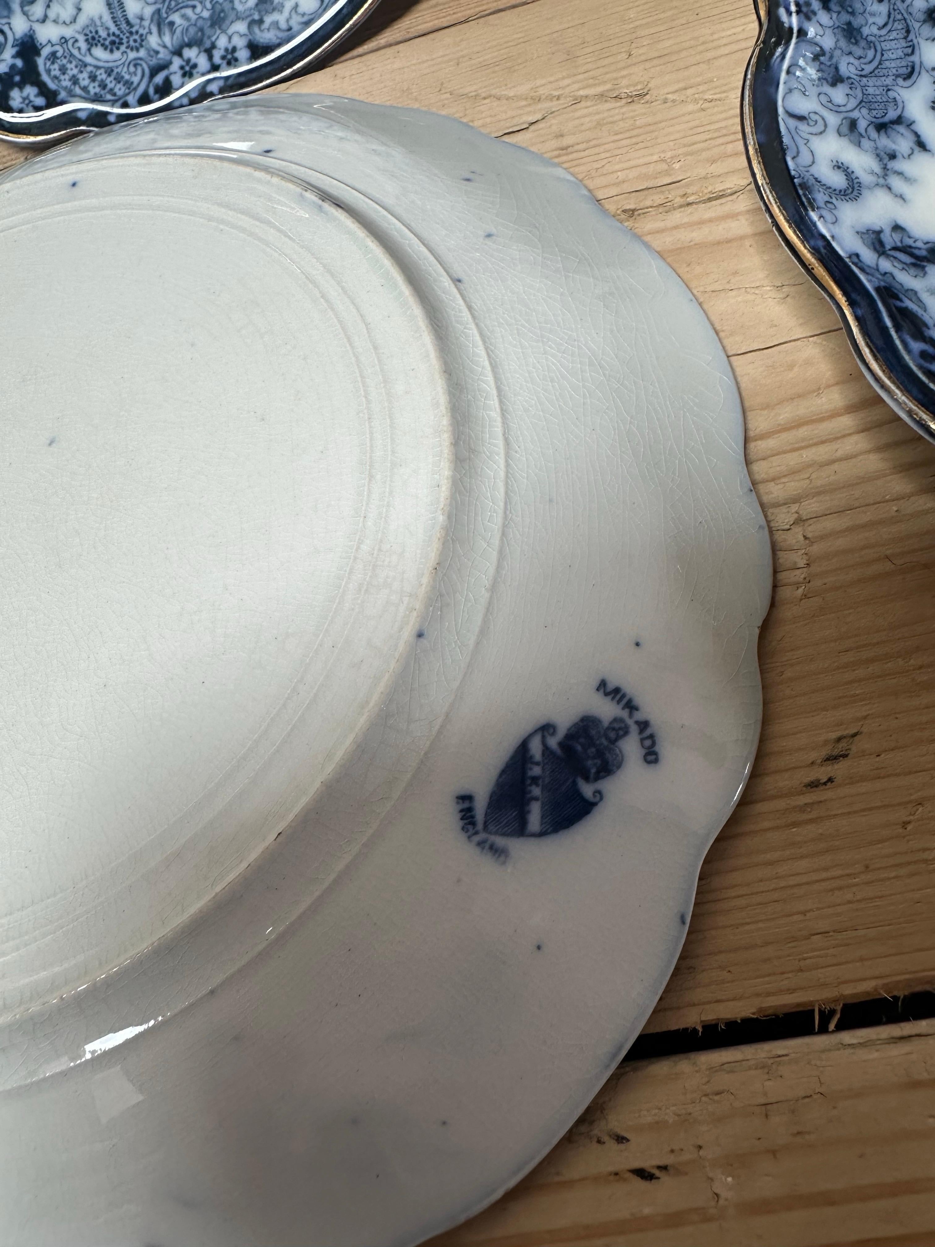 1894 Mikado-Porzellan, Knochenporzellan, blau-weißer Goldrand, Satz von 4 Speisetellern im Angebot 9