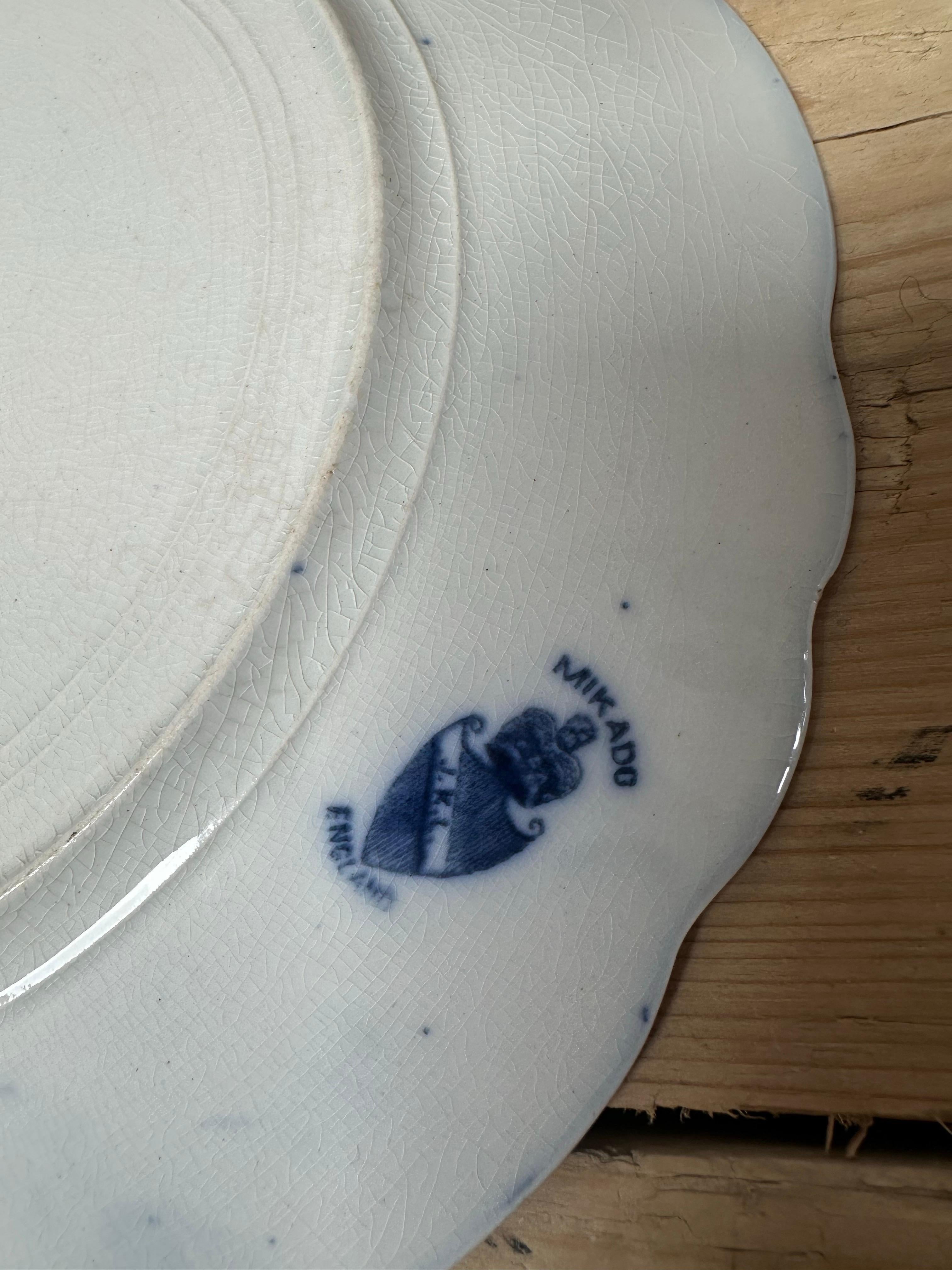 1894 Mikado-Porzellan, Knochenporzellan, blau-weißer Goldrand, Satz von 4 Speisetellern im Angebot 12