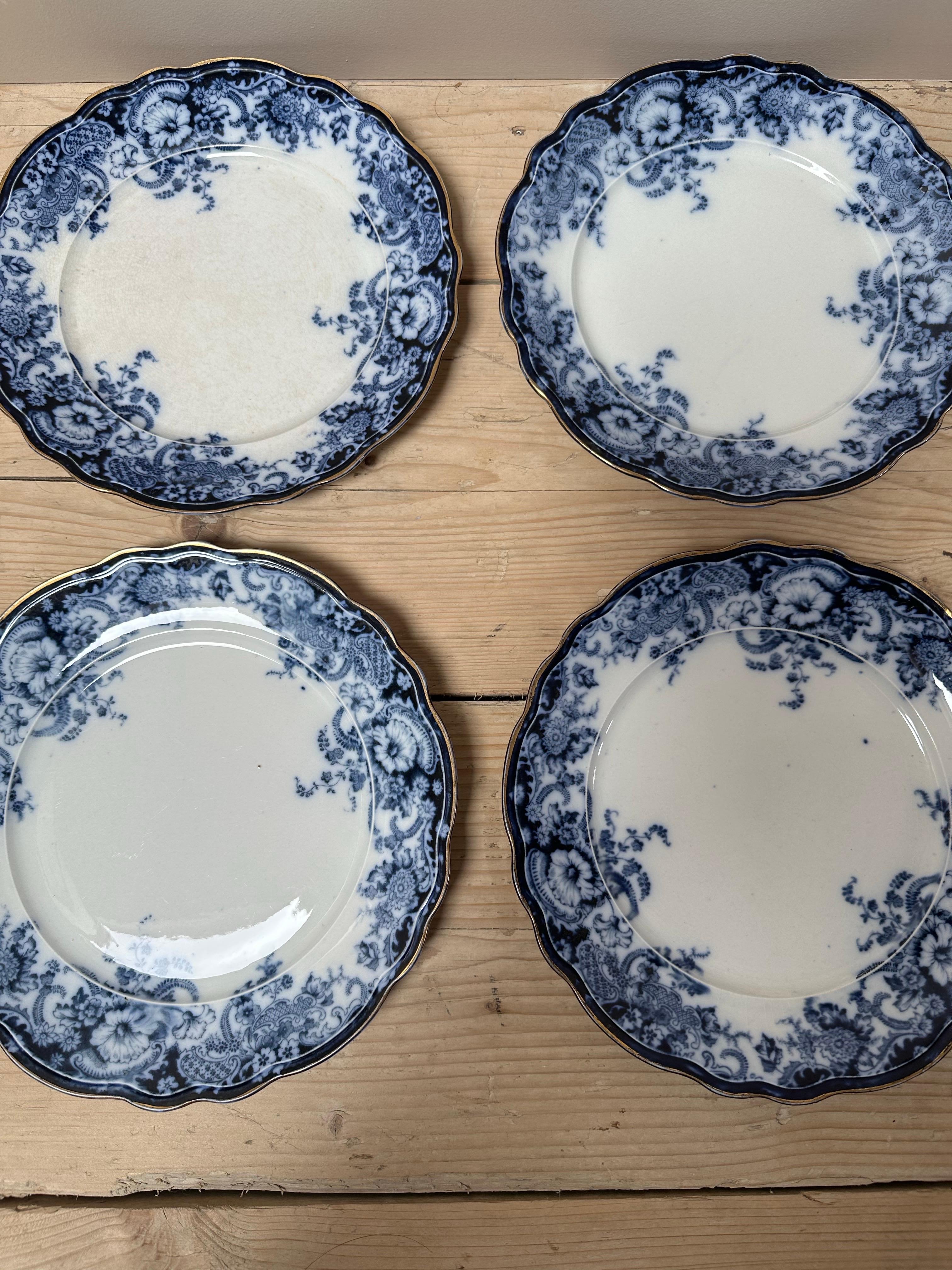 1894 Mikado-Porzellan, Knochenporzellan, blau-weißer Goldrand, Satz von 4 Speisetellern (Vergoldet) im Angebot