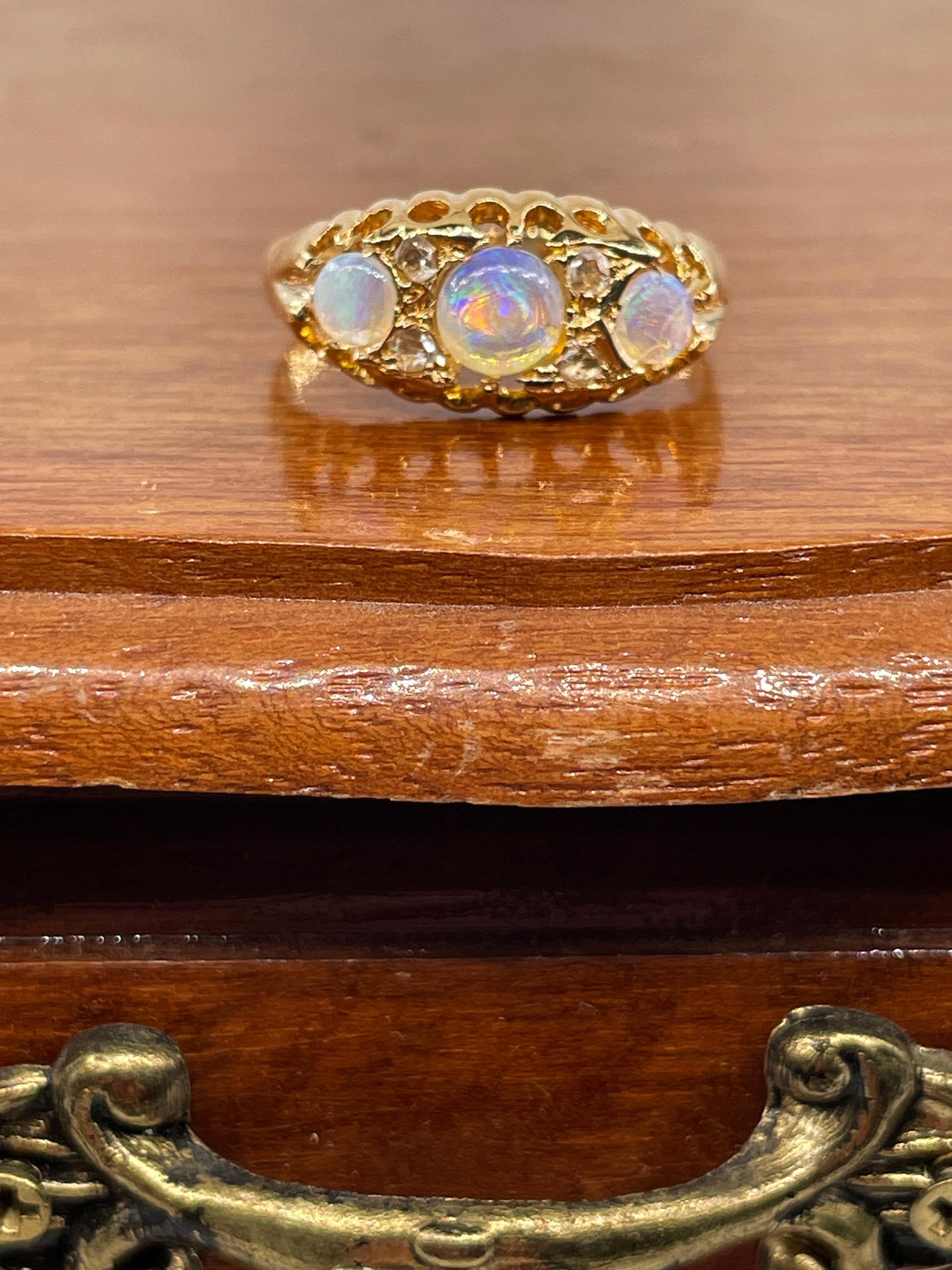 Victorien Alliance d'anniversaire de mariage victorienne en or 18 carats avec opale ancienne et diamants, 1894