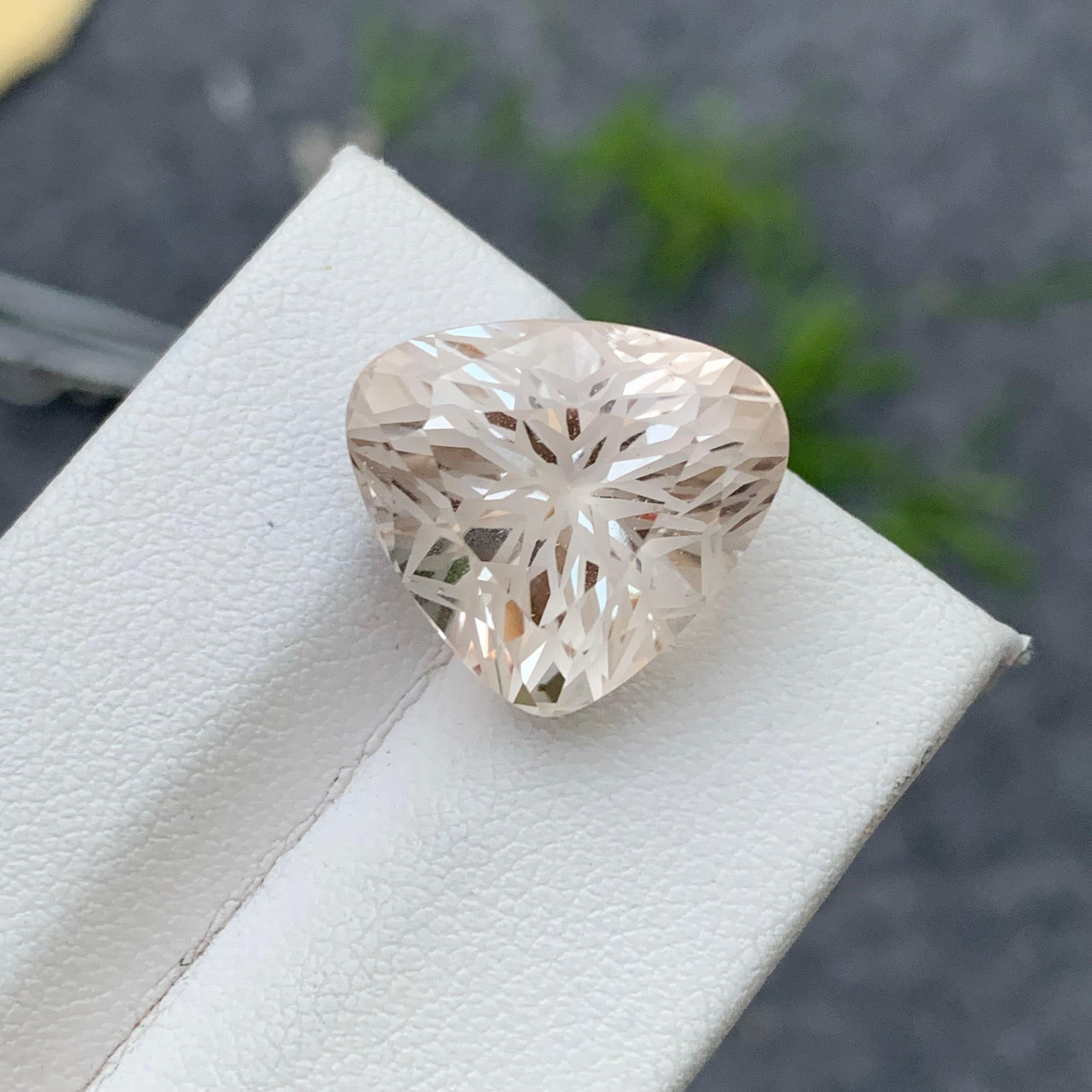 Women's or Men's 18.95 Carat Natural Loose Topaz Flower Cut Gem For Ring Jewellery  For Sale
