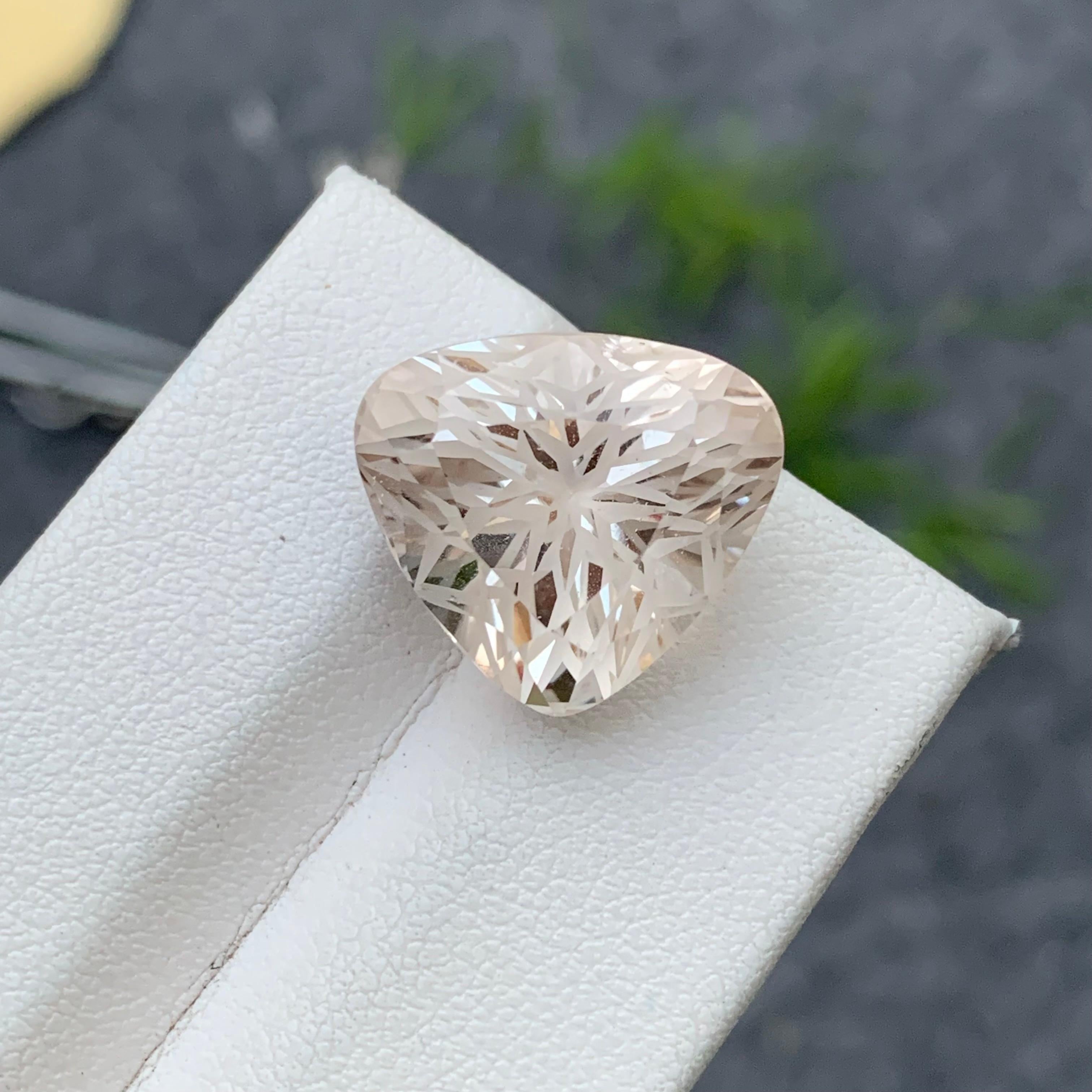 18.95 Carat Natural Loose Topaz Flower Cut Gem For Ring Jewellery  For Sale 1