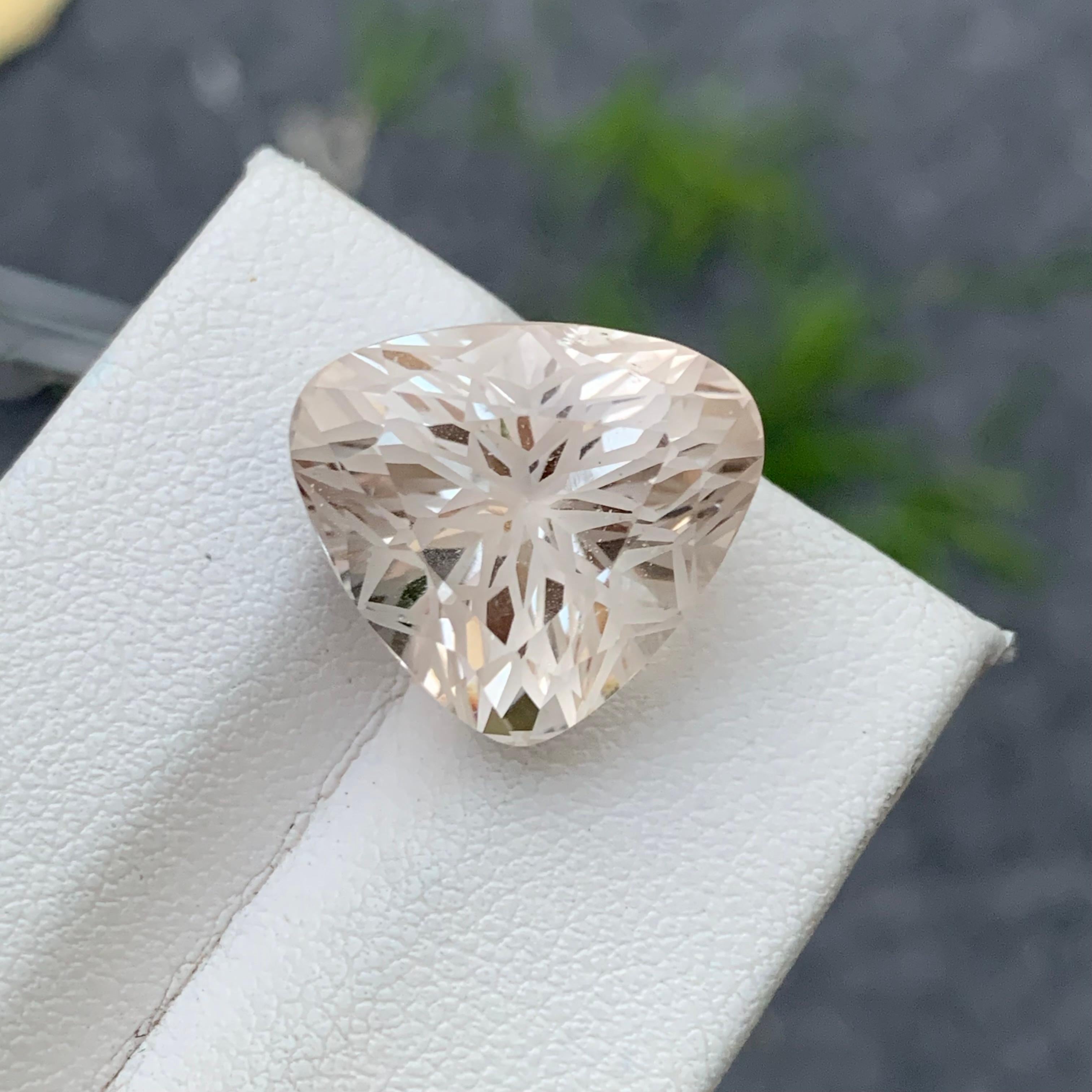 18.95 Carat Natural Loose Topaz Flower Cut Gem For Ring Jewellery  For Sale 2