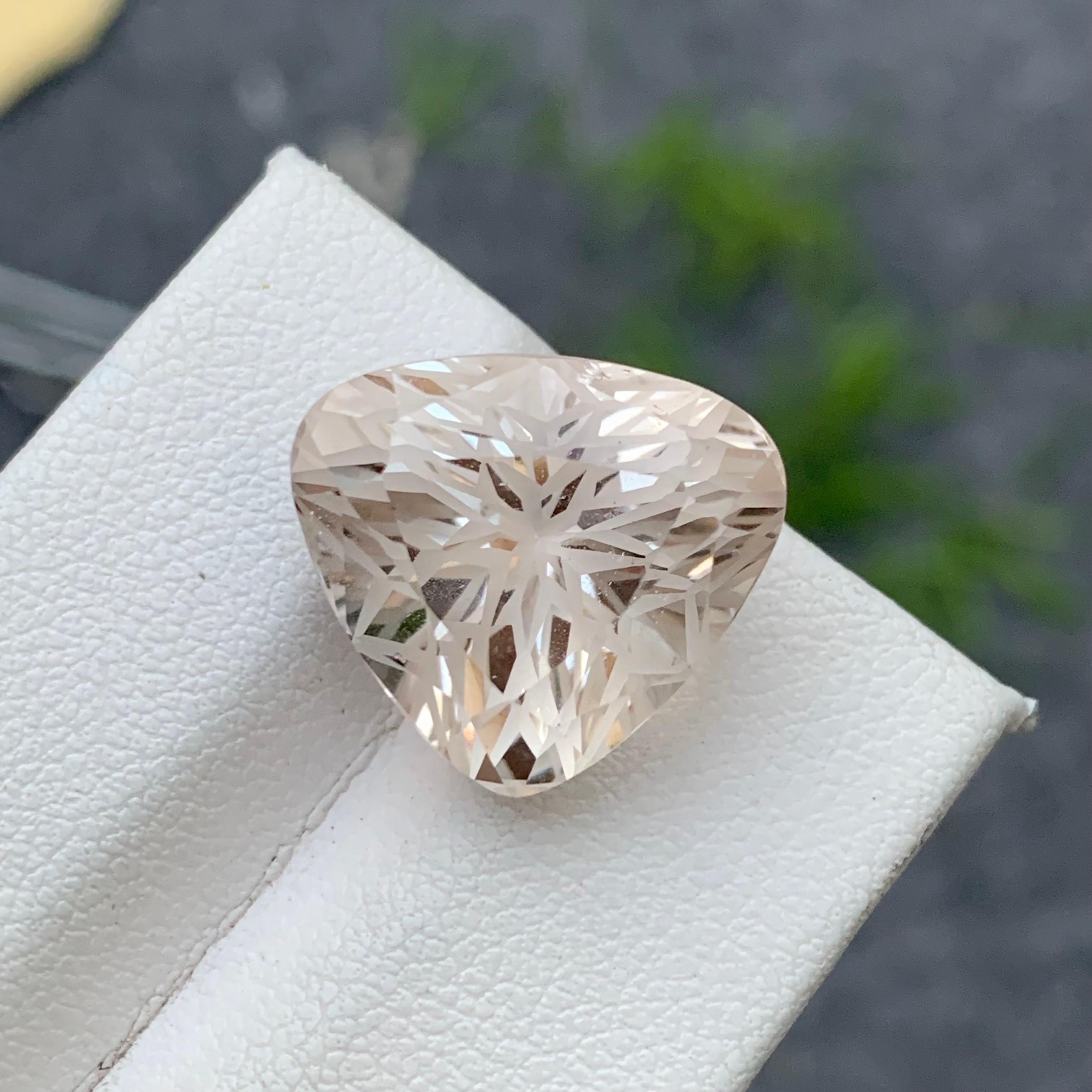 18.95 Carat Natural Loose Topaz Flower Cut Gem For Ring Jewellery  For Sale 3